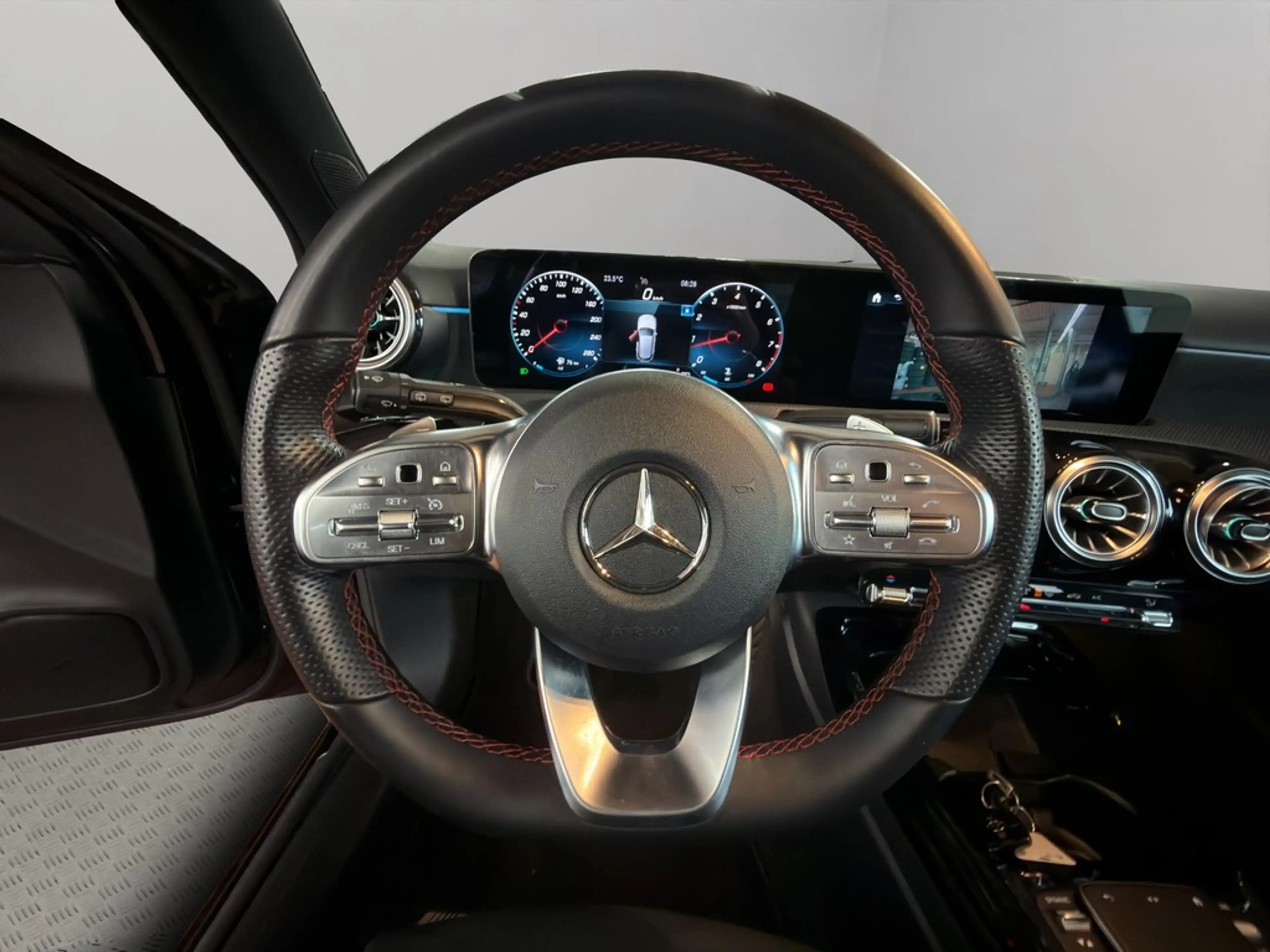 Mercedes-Benz A 35 AMG A35 AMG 4Matic Panoramadach — photo 12