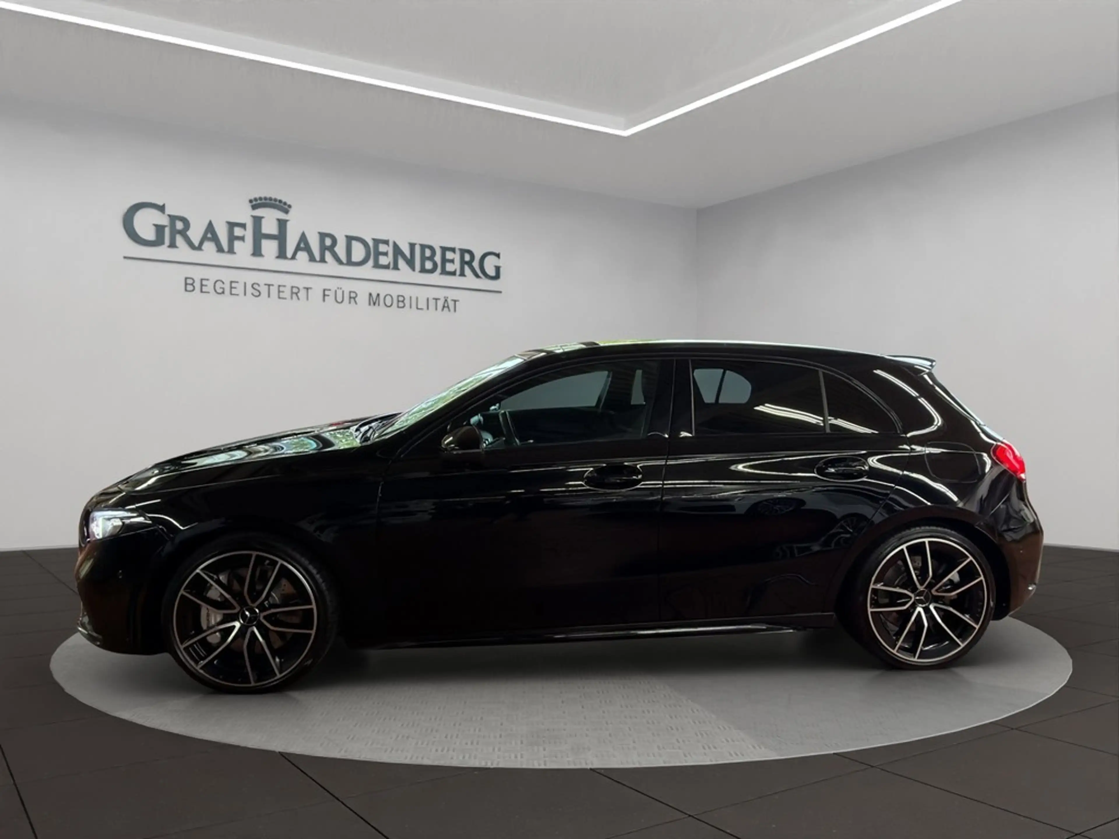 Mercedes-Benz A 35 AMG A35 AMG 4Matic Panoramadach — photo 2