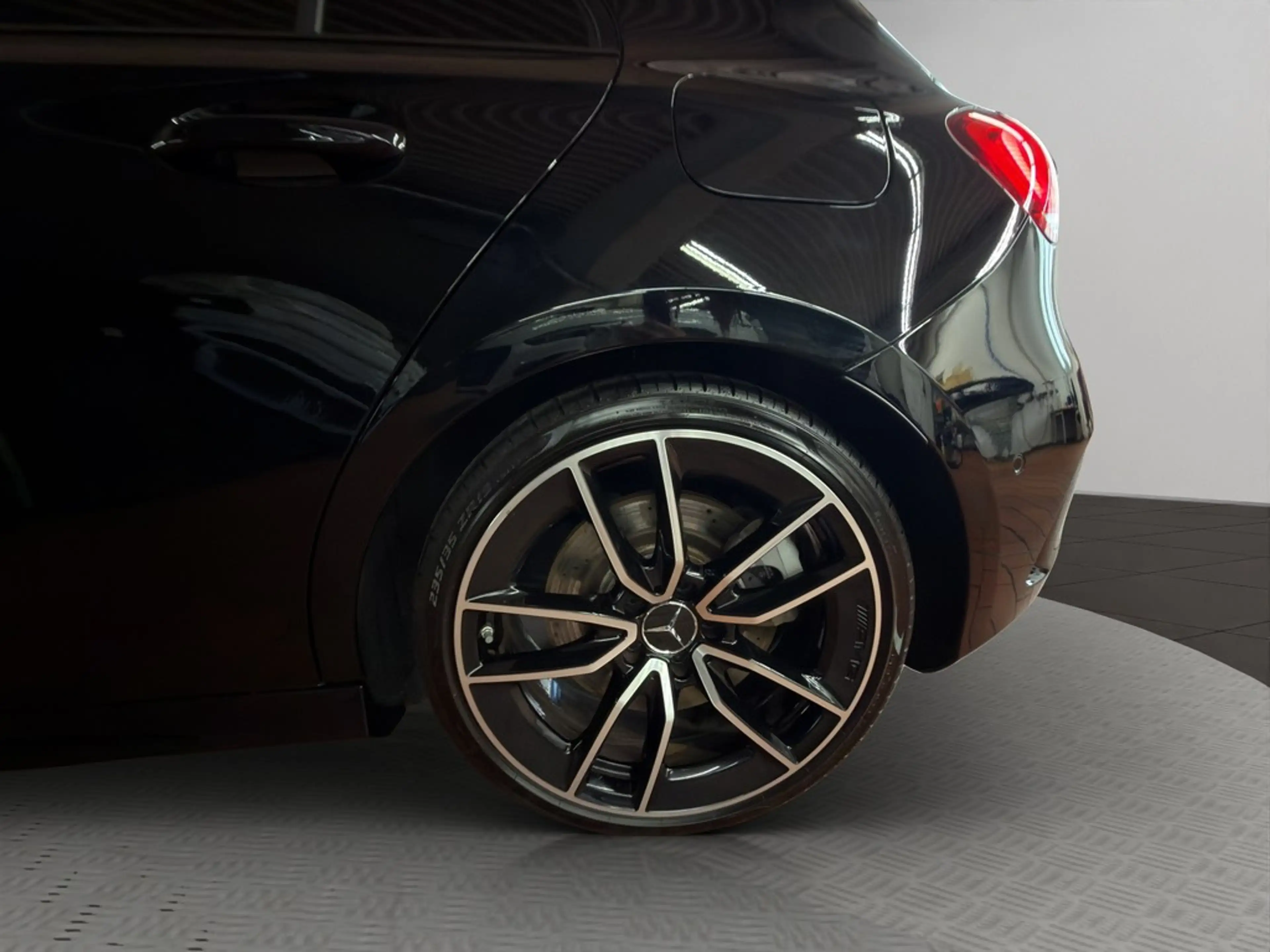 Mercedes-Benz A 35 AMG A35 AMG 4Matic Panoramadach — photo 3