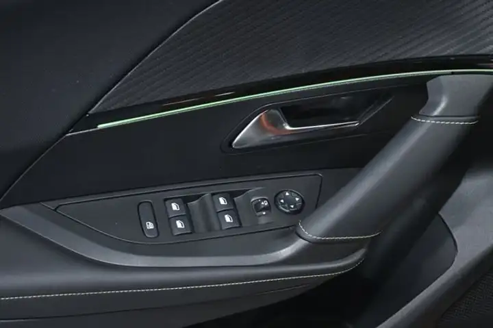 Peugeot 2008 2022, foto 27