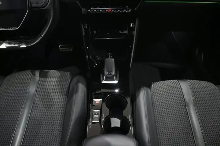 Peugeot 2008 2022, foto 16