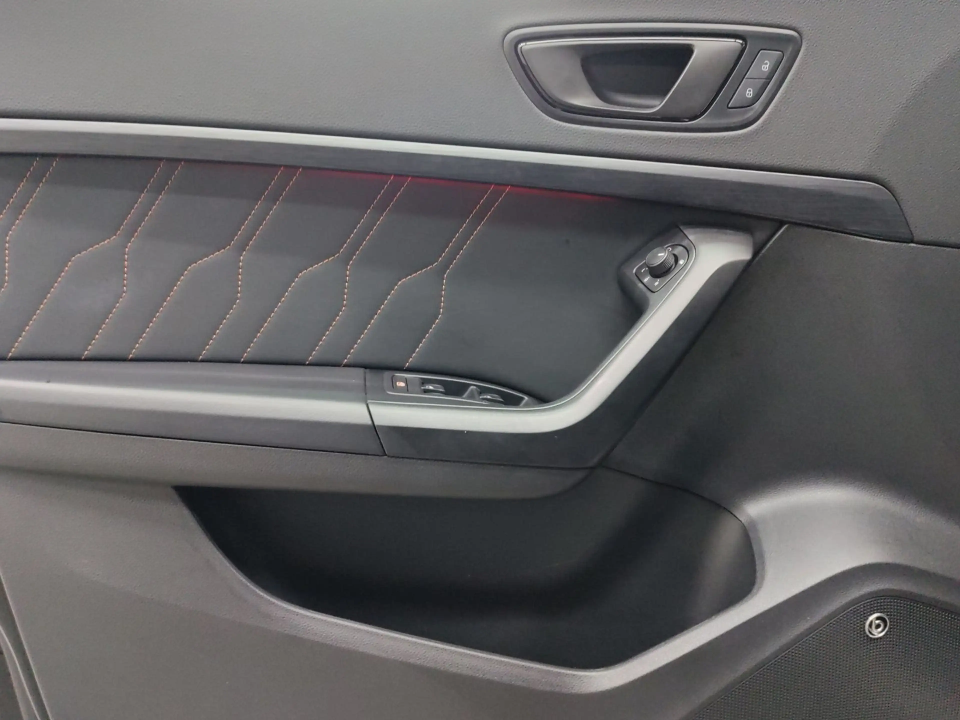 CUPRA Ateca 2.0 TSI DSG 4D AHK eKLAPPE BEATS ACC TOPVI — photo 9