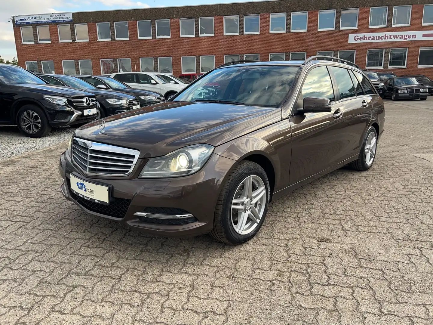 Mercedes-Benz C 220 C -Klasse T-Modell CDI BlueEfficiency Braun - 1