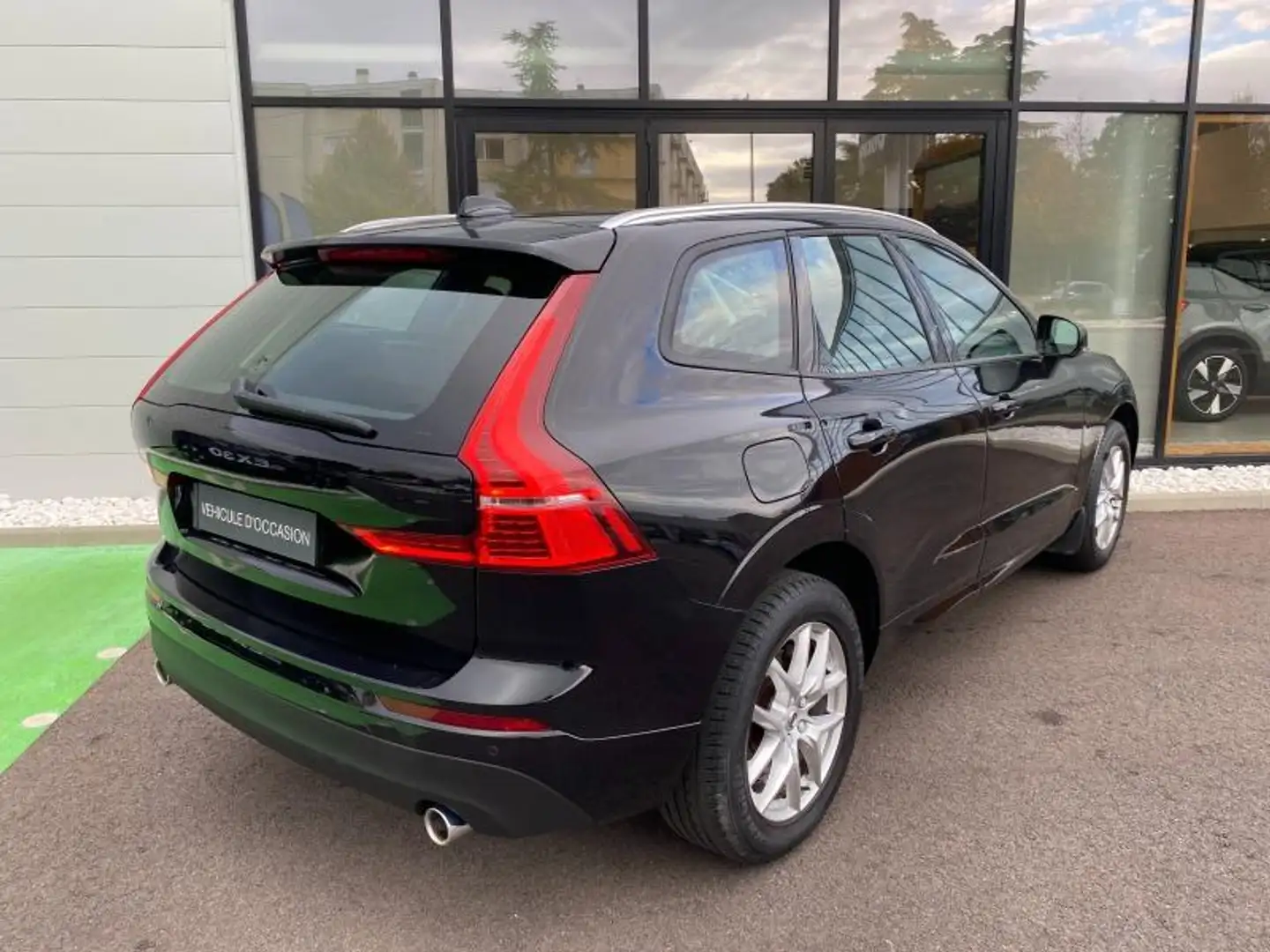 Volvo XC60 D4 AdBlue AWD 190ch Momentum Geartronic Noir - 2