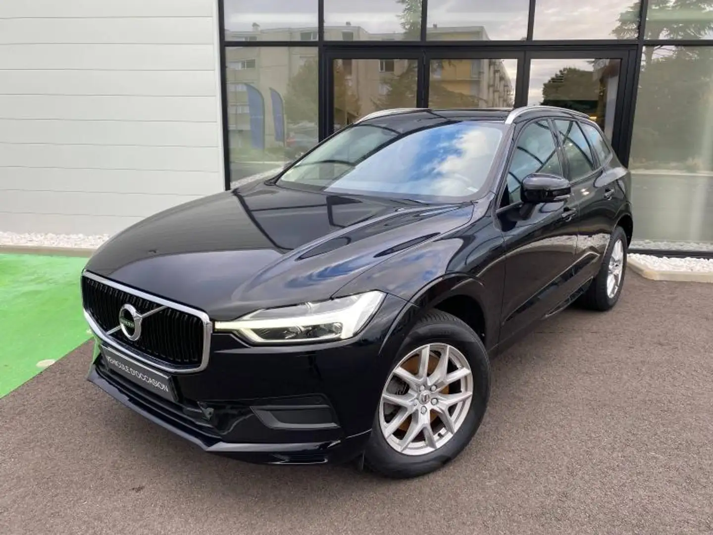 Volvo XC60 D4 AdBlue AWD 190ch Momentum Geartronic Noir - 1