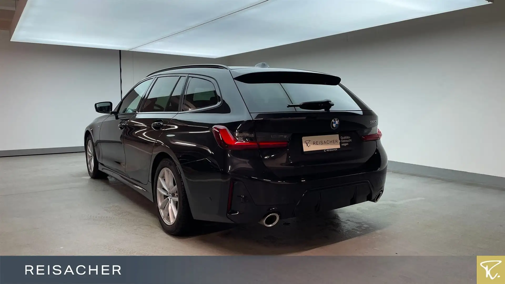 BMW 320 i A Tou M-Sport,Pano,Autom Schwarz - 2