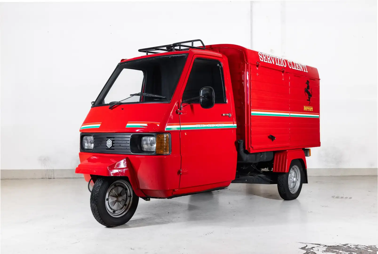 Piaggio Ape - Ferrari Coffee Service - Carbon Interior - Rood - 1