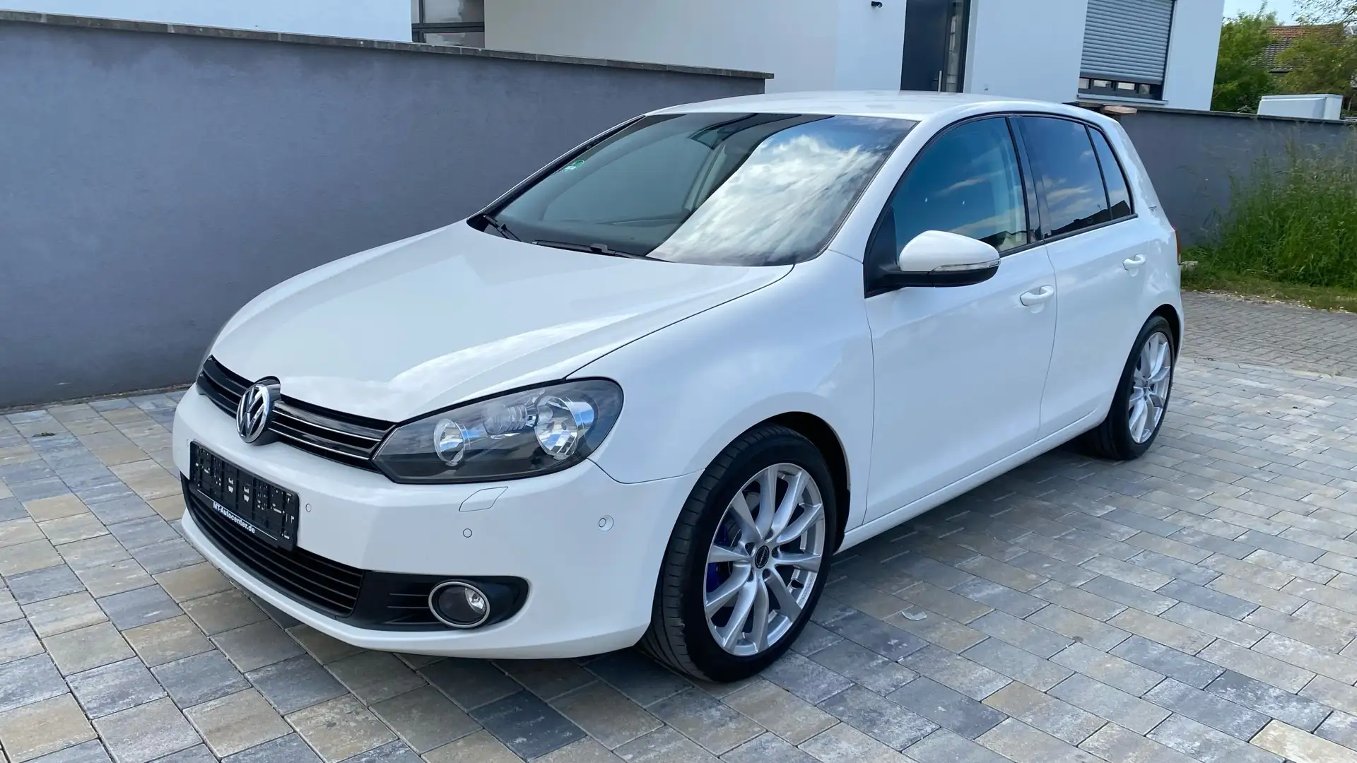 Volkswagen Golf Team White - 1