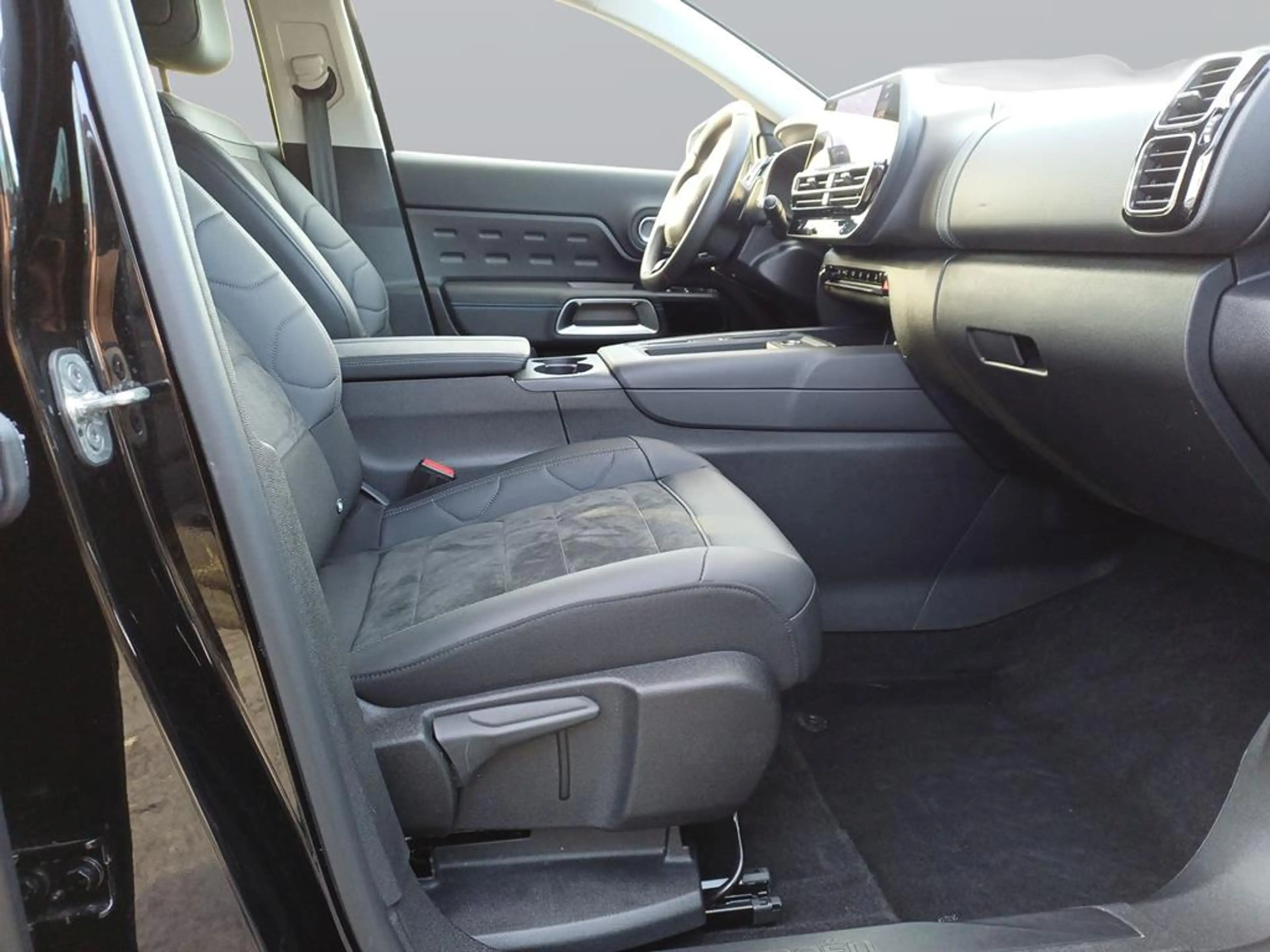 Citroen C5 Aircross Hybrid 136 e-DSC6 Max — photo 13