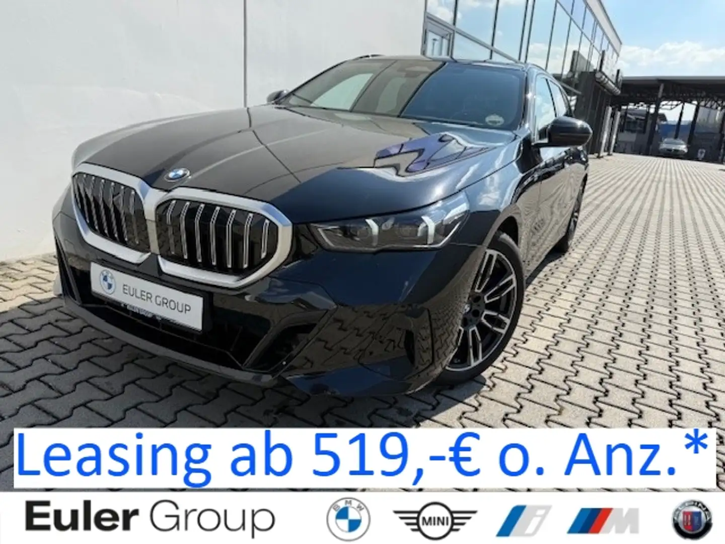 BMW 520 d Tour M Sport AHK StandHzg H/K PAProf Travel+Comf Schwarz - 1