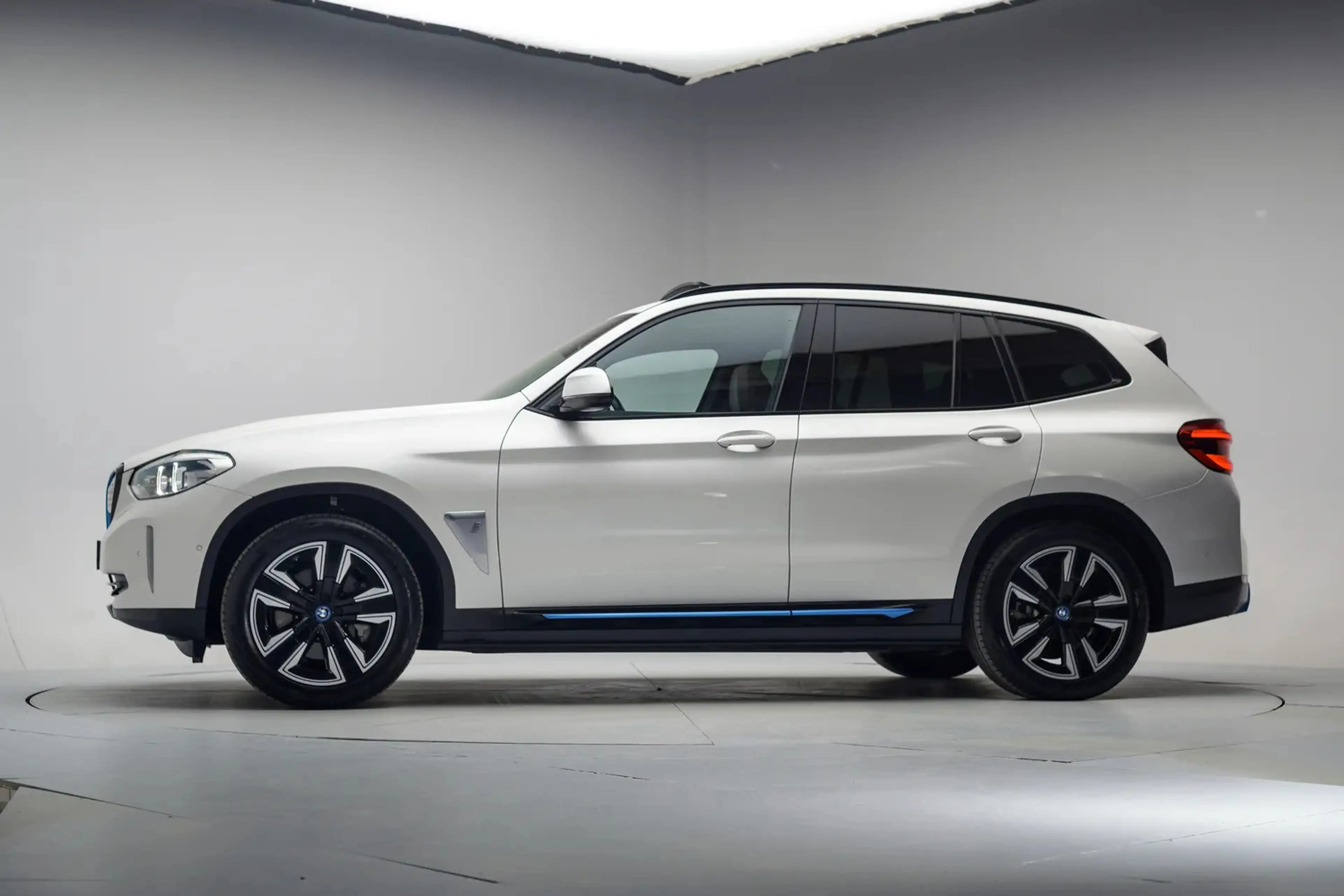 BMW iX3 Executive 80 kWh 3 fase [ Panorama Navi Apple / An — photo 2