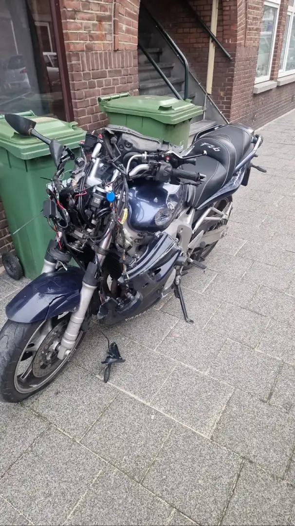 Yamaha FZ 6 Crushed - For Spare parts. Blauw - 1