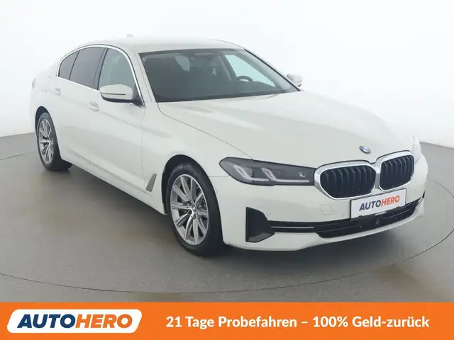 BMW 5 Series view 8