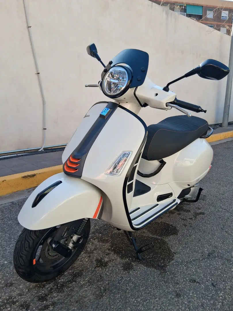 Vespa GTS Super Sport 300 - 1