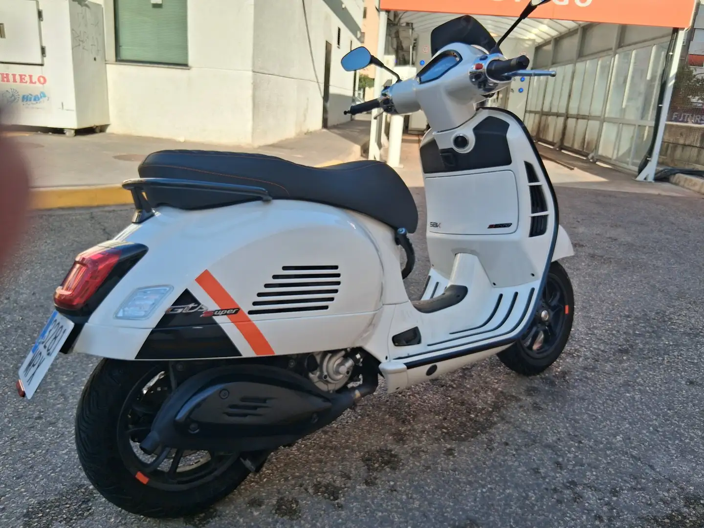Vespa GTS Super Sport 300 - 2