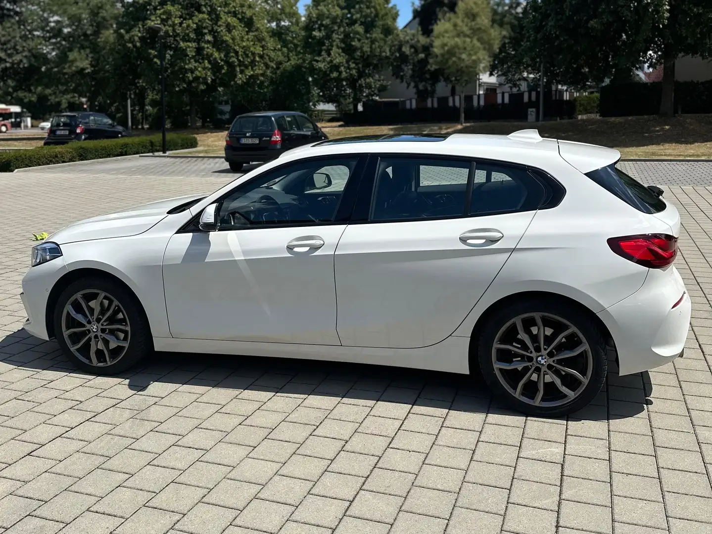 BMW 120 120i Aut. Luxury Line Weiß - 1