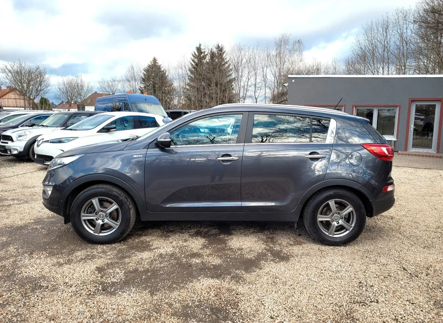 Kia Sportage Spirit 4WD*Pano*R-Cam*4xSZH*Navi*AHK*HU Grau - 2