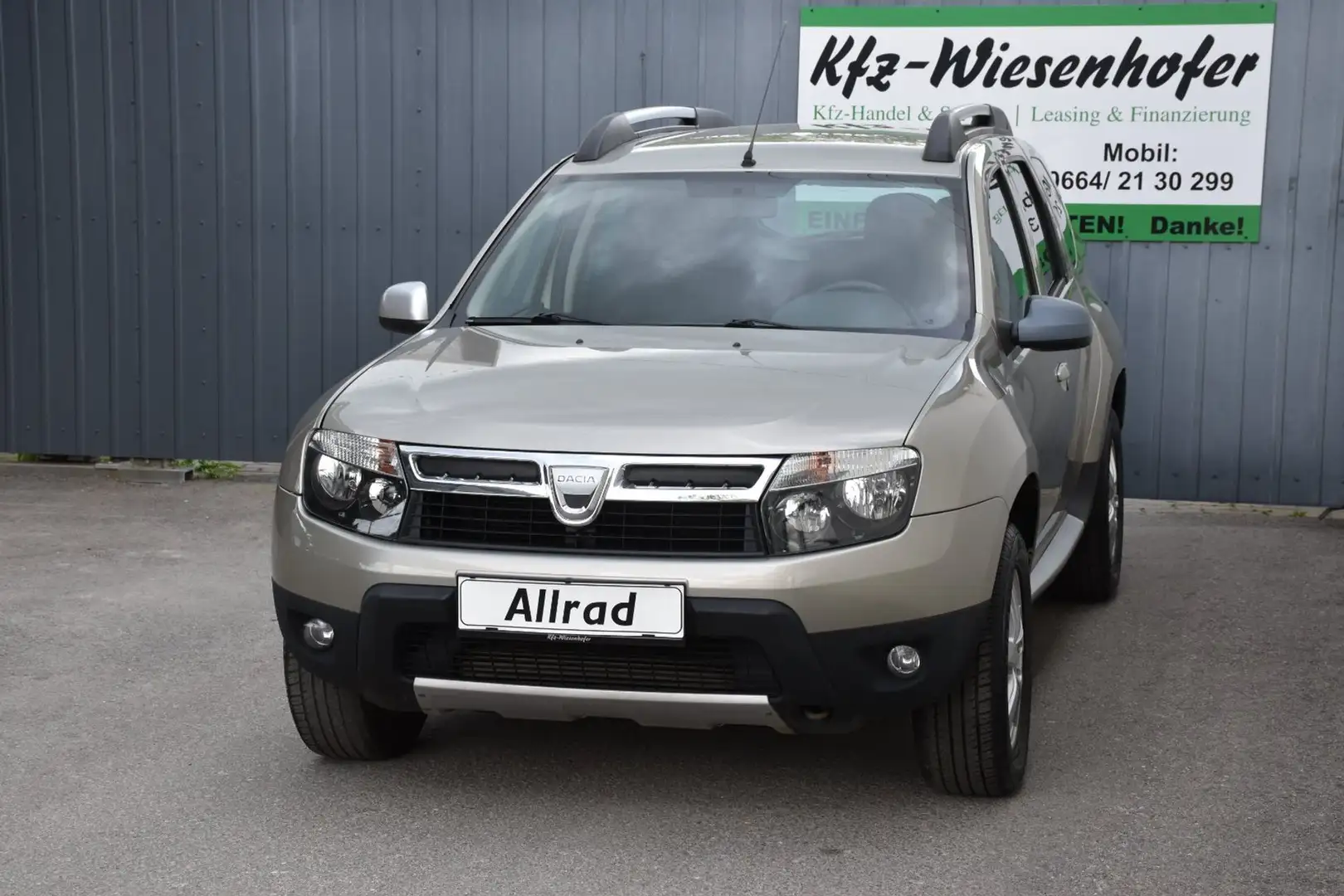 Dacia Duster 1.5 dCi 4x4 AHK / Pickerl + Service + Reifen NEU / Grau - 2