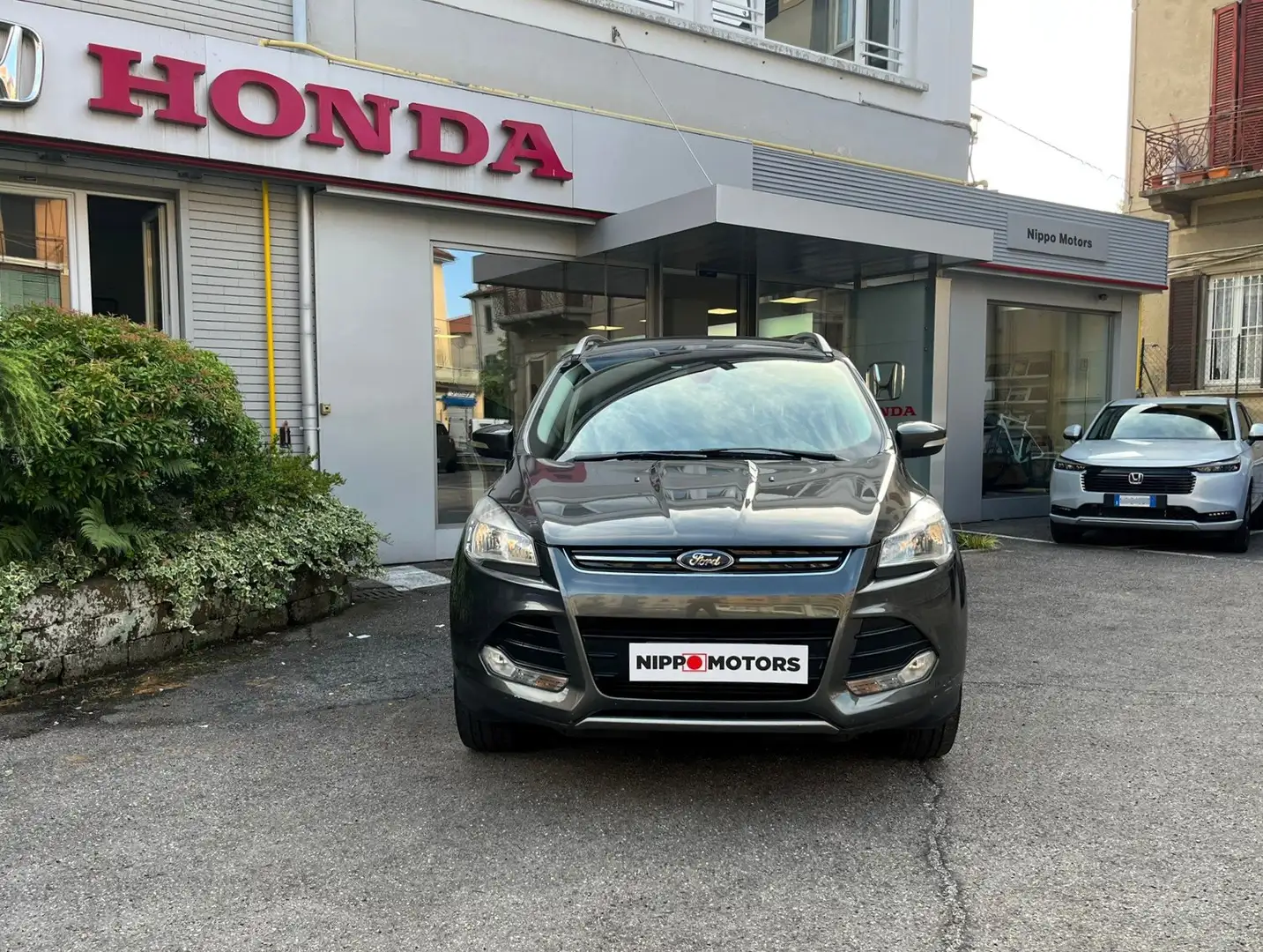 Ford Kuga Kuga 2.0 tdci Titanium X 4wd autom powershift Grijs - 2