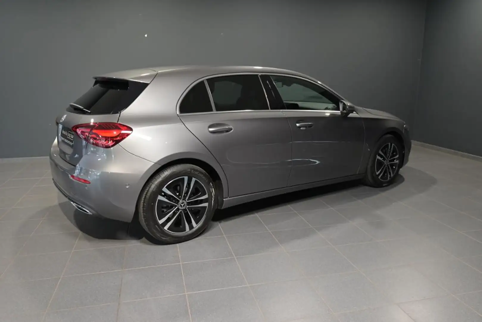 Mercedes-Benz A 180 progressive W-Paket KAM PDC SpurH LM Navi Grau - 2