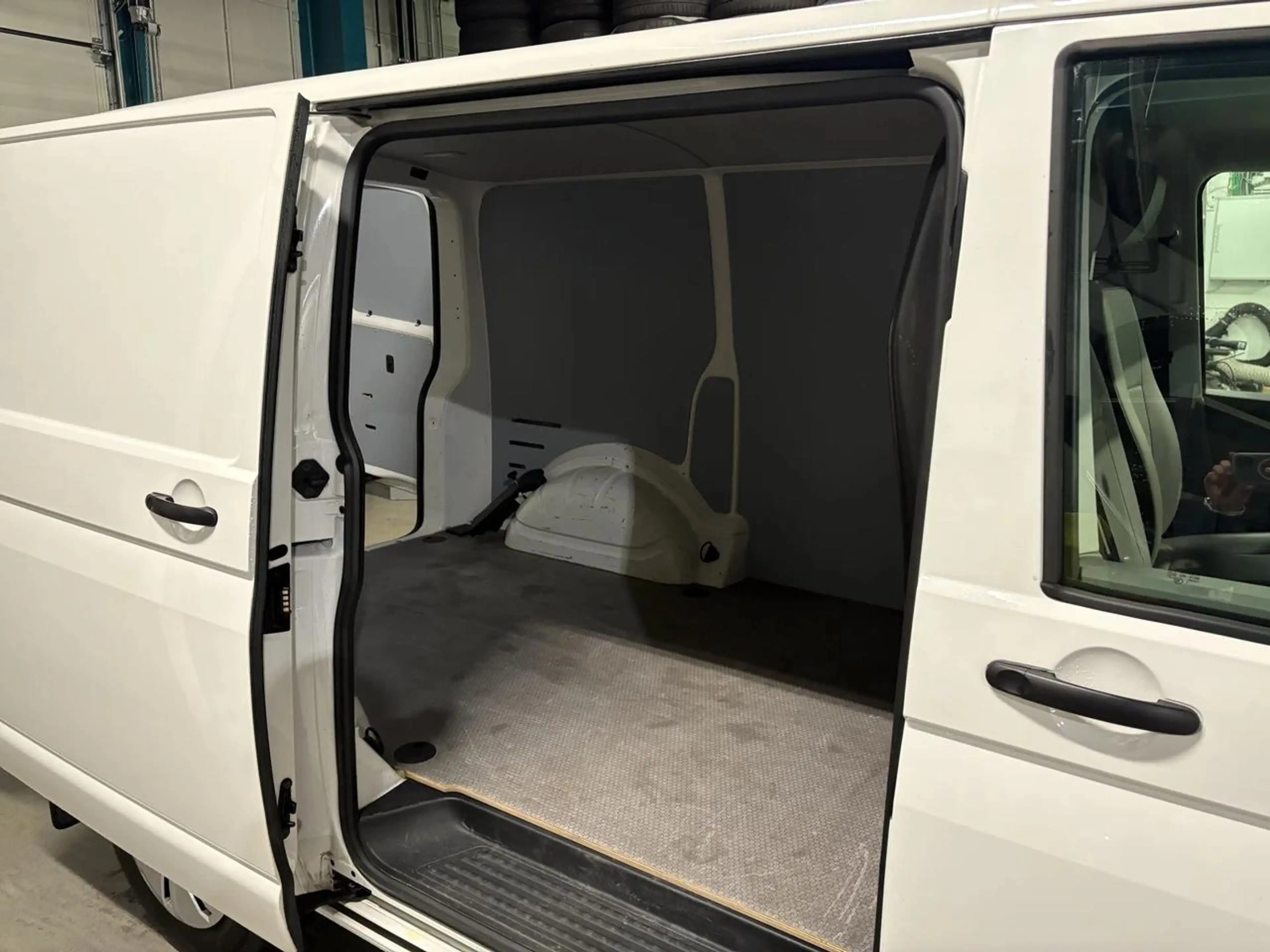 Volkswagen Transporter Transporter 2.0 TDi SCR BMT (EU6d) — photo 15