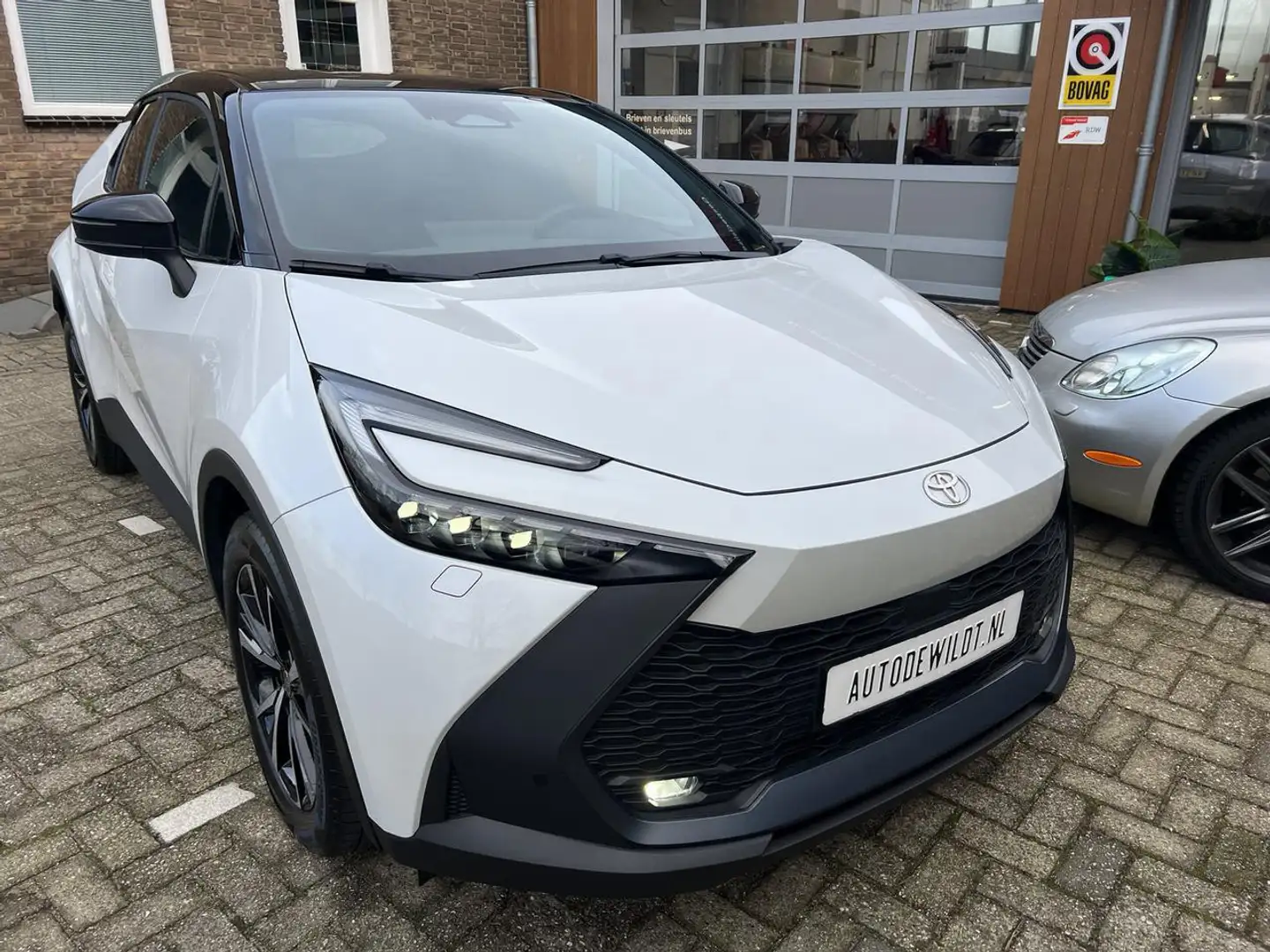 Toyota C-HR 2.0 Plug-in Hybrid 220 Style Bi-tone A/T Weiß - 2
