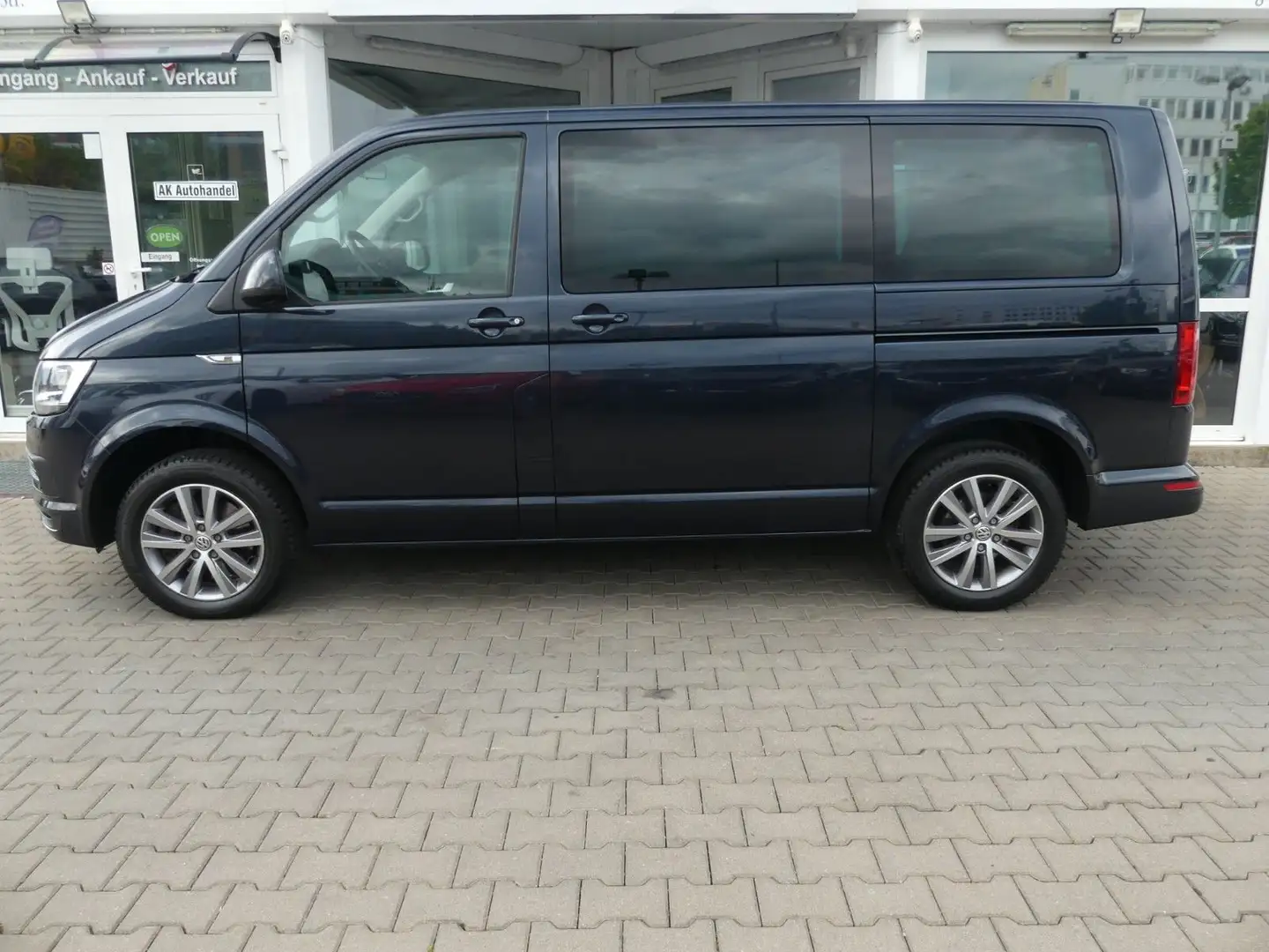 Volkswagen T6 Caravelle 4Motion 8-Sitz Navi Kamera AHK Modrá - 2