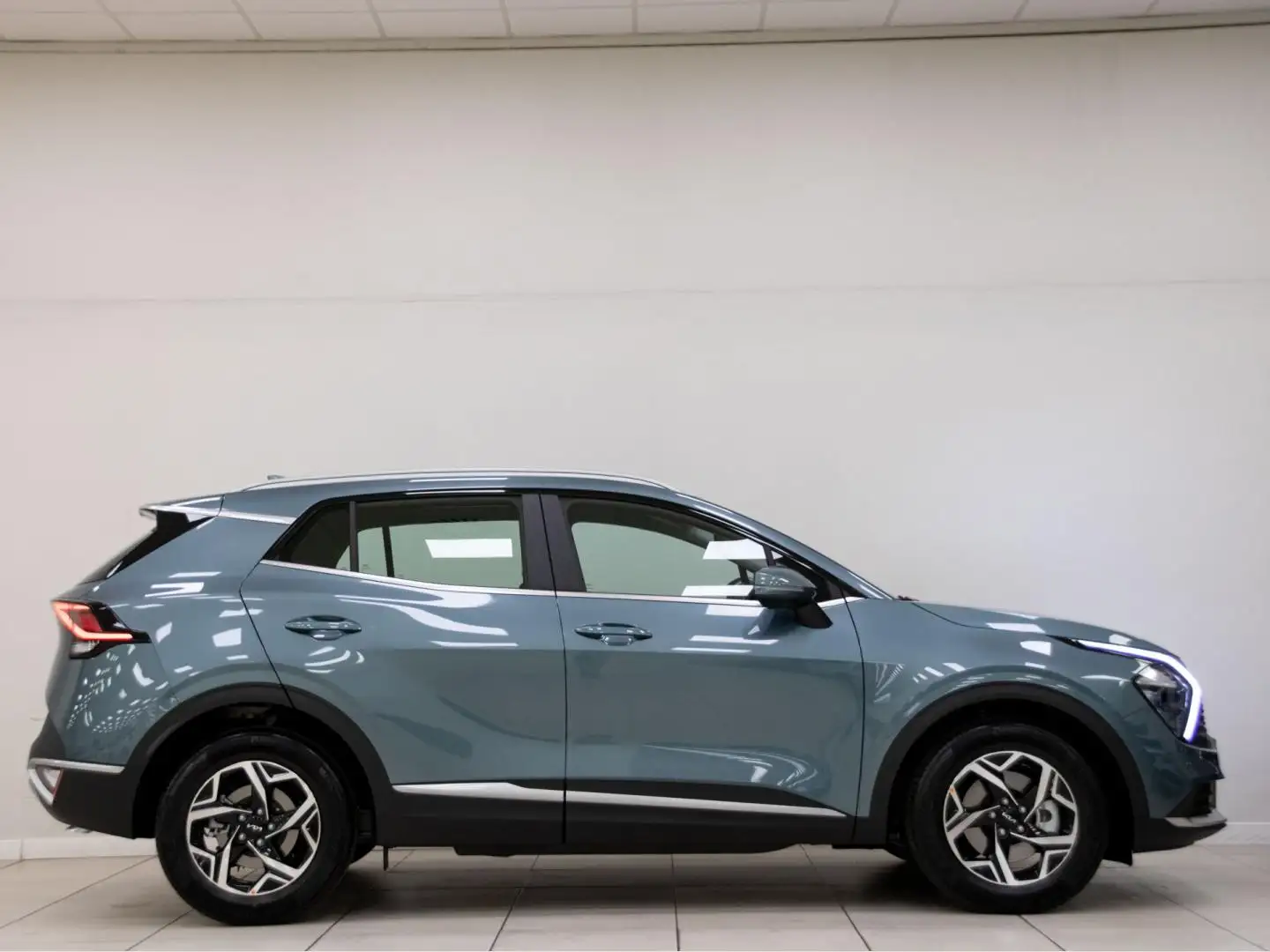 Kia Sportage 1.6 T-GDi Concept 150 Gris - 2