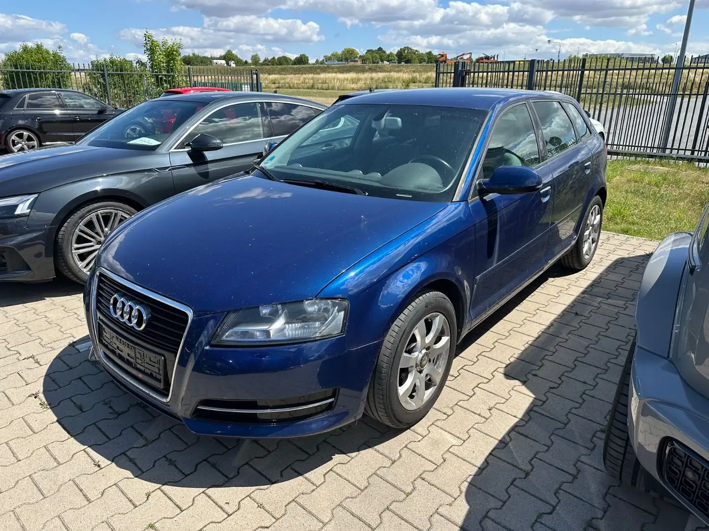 Audi A3 Sportback 2.0 TDI Ambiente Blauw - 1