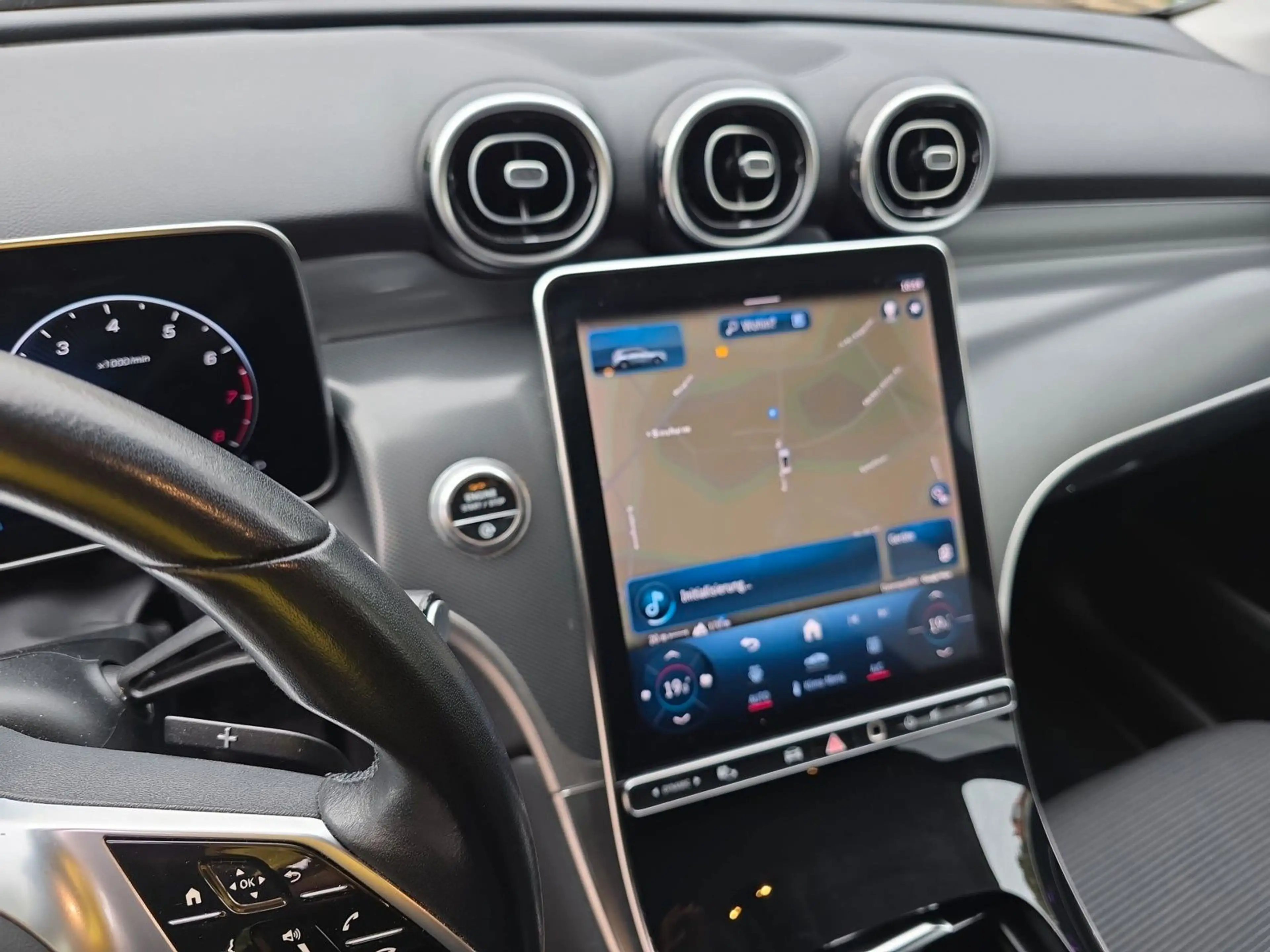 Mercedes-Benz GLC 200 4Matic Avantgarde — photo 13