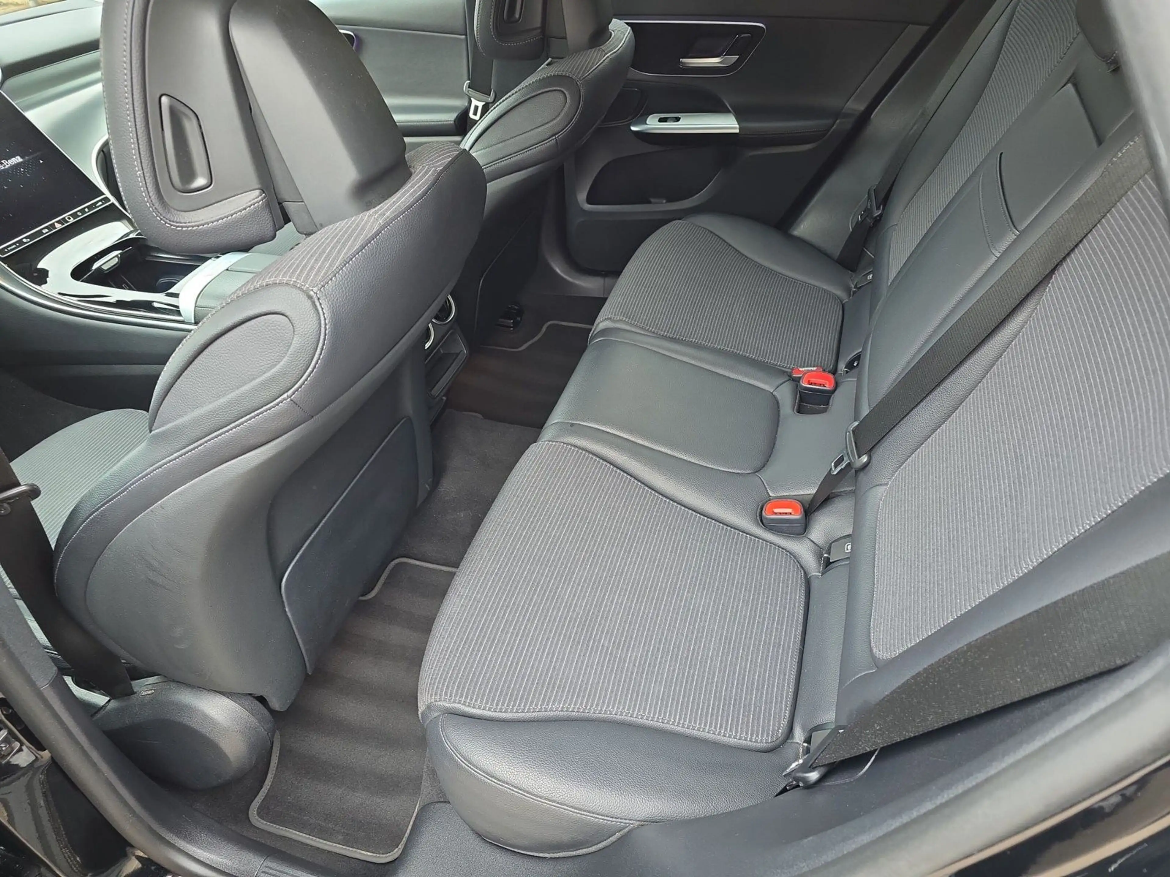 Mercedes-Benz GLC 200 4Matic Avantgarde — photo 11