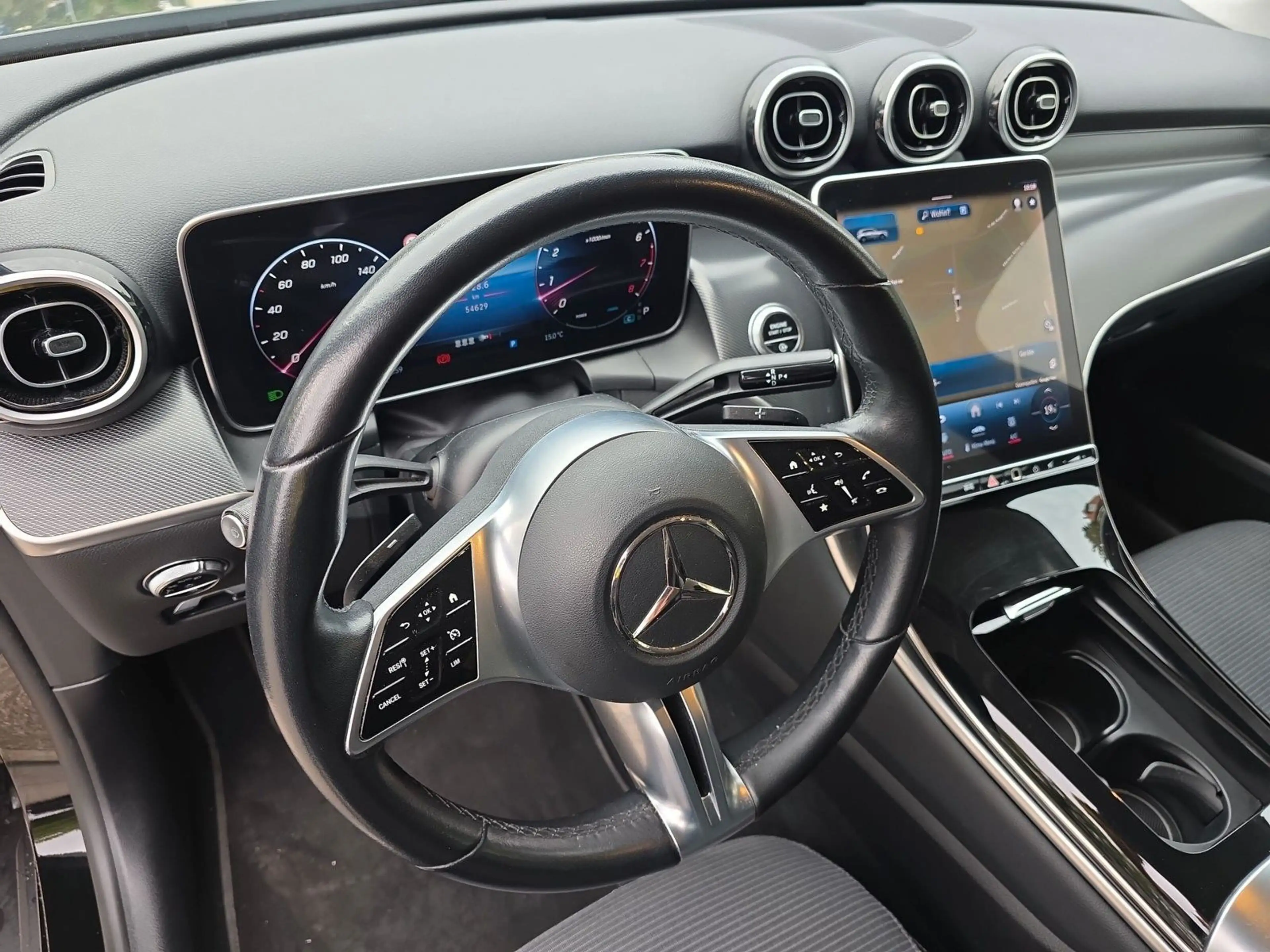 Mercedes-Benz GLC 200 4Matic Avantgarde — photo 12
