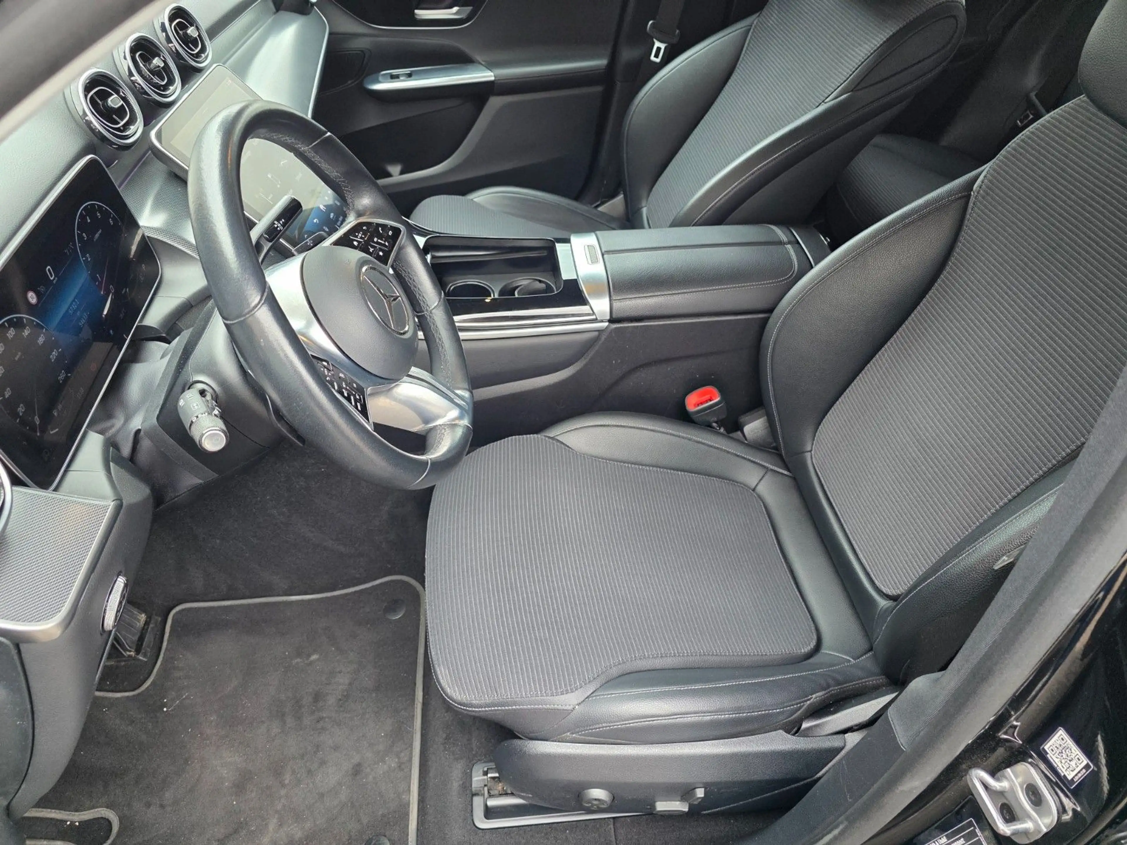 Mercedes-Benz GLC 200 4Matic Avantgarde — photo 14