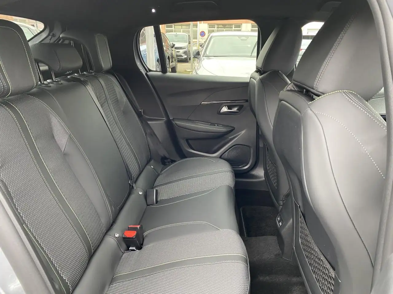 Peugeot 208 208 — photo 10