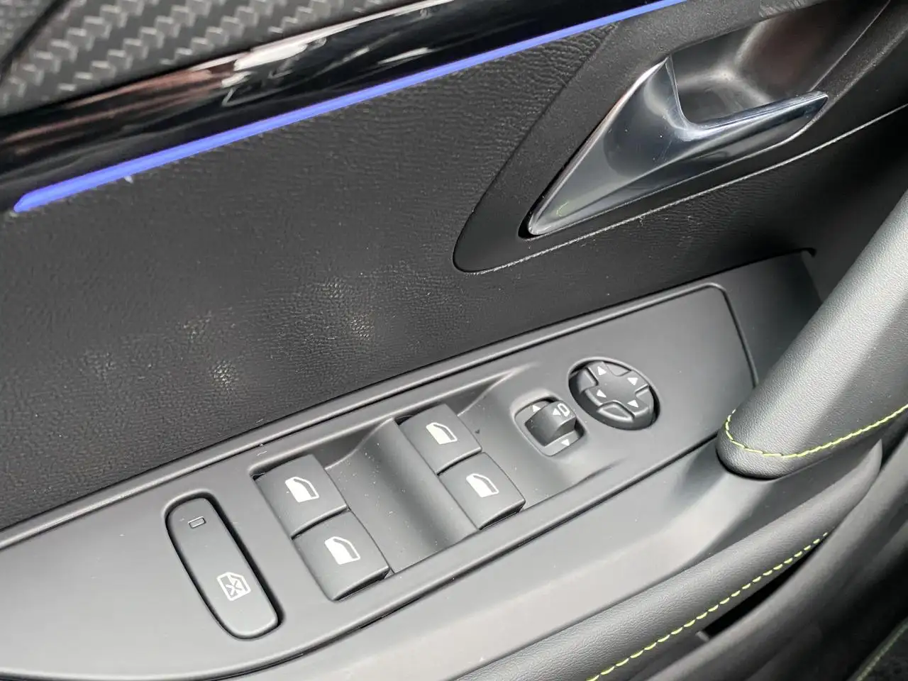 Peugeot 208 208 — photo 12