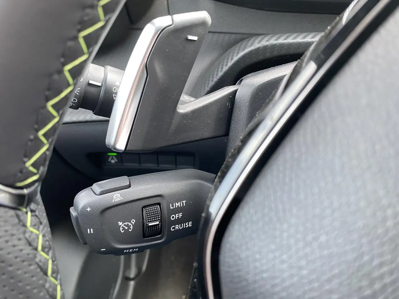 Peugeot 208 208 — photo 44