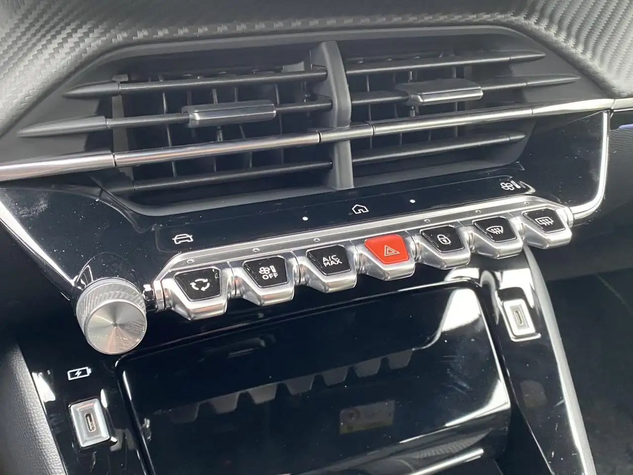 Peugeot 208 208 — photo 37