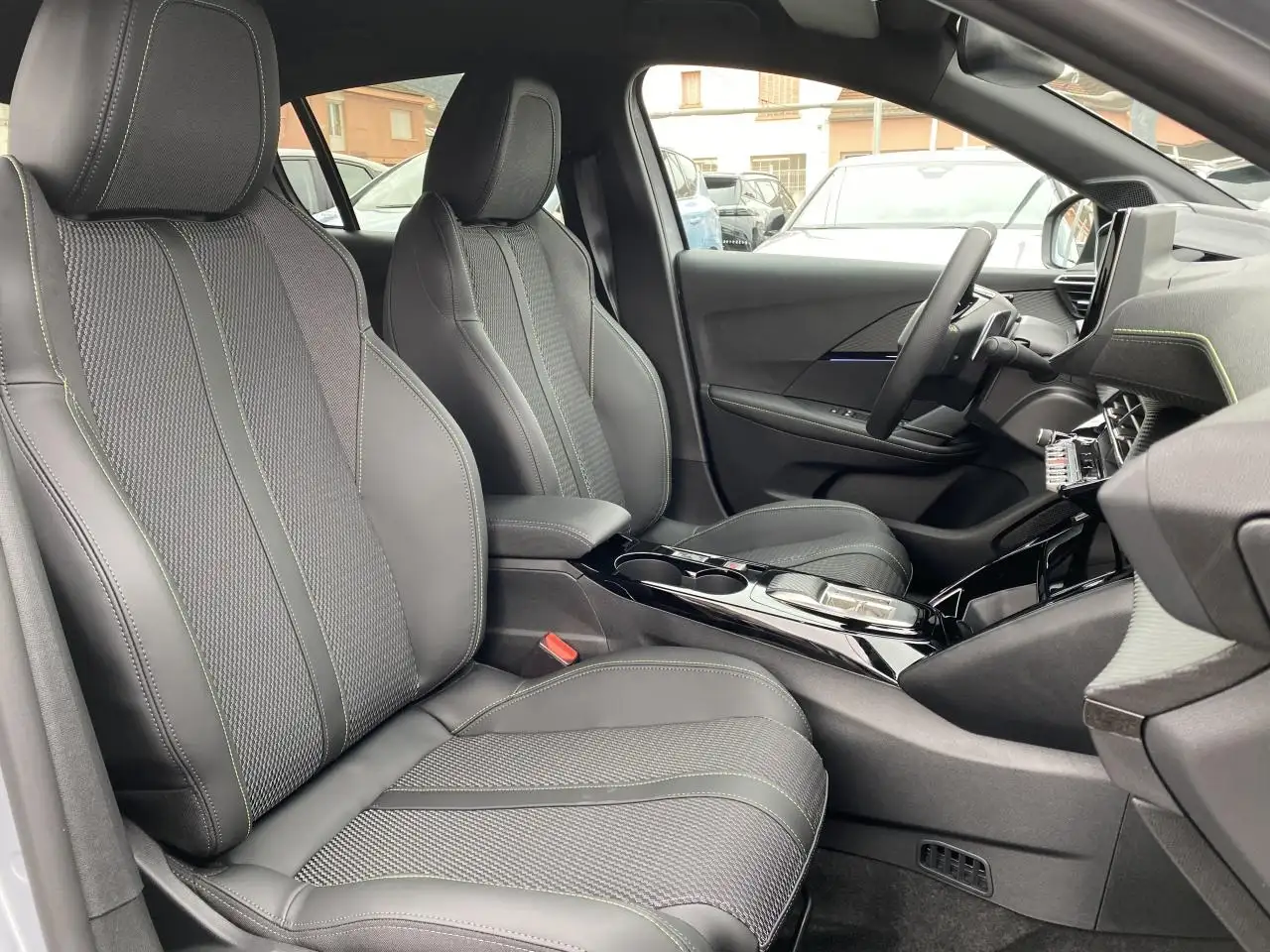 Peugeot 208 208 — photo 7