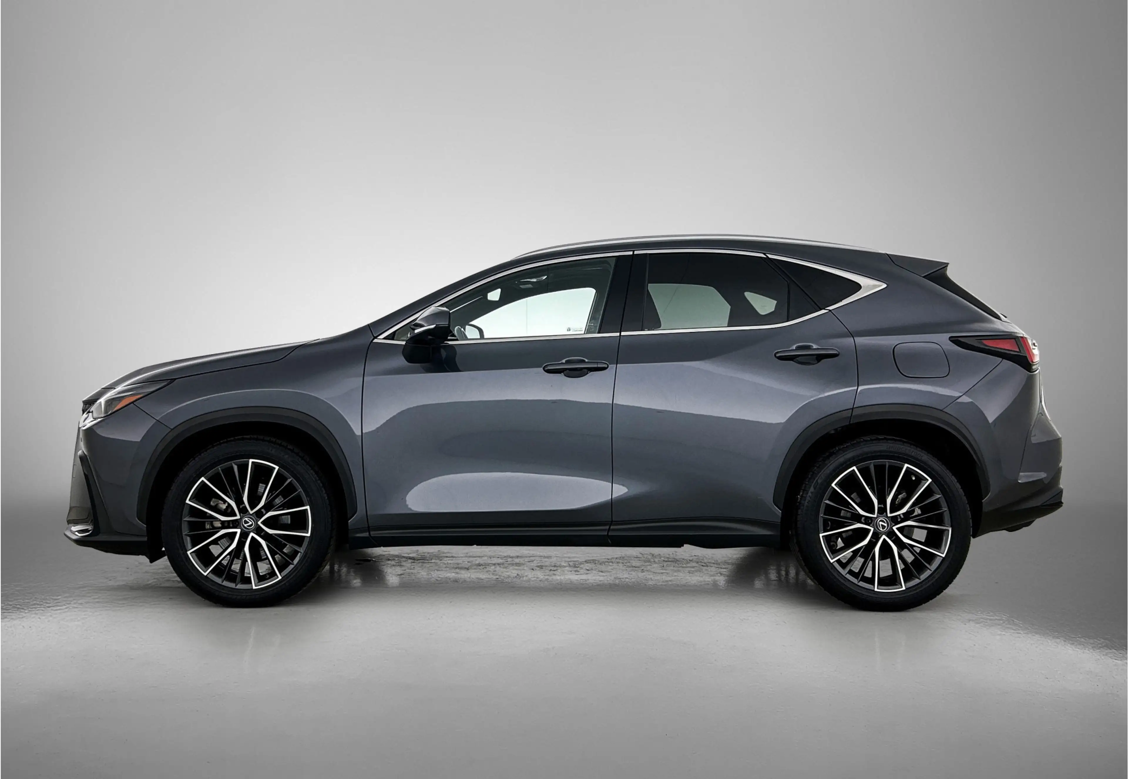 Lexus NX 450h+ AWD Executive Line — photo 3