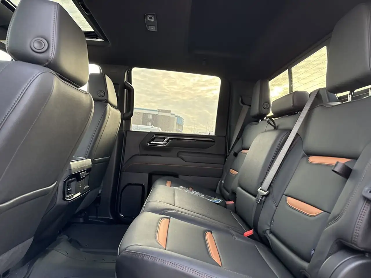GMC Sierra 3500HD снимка GMC Sierra 3500HD