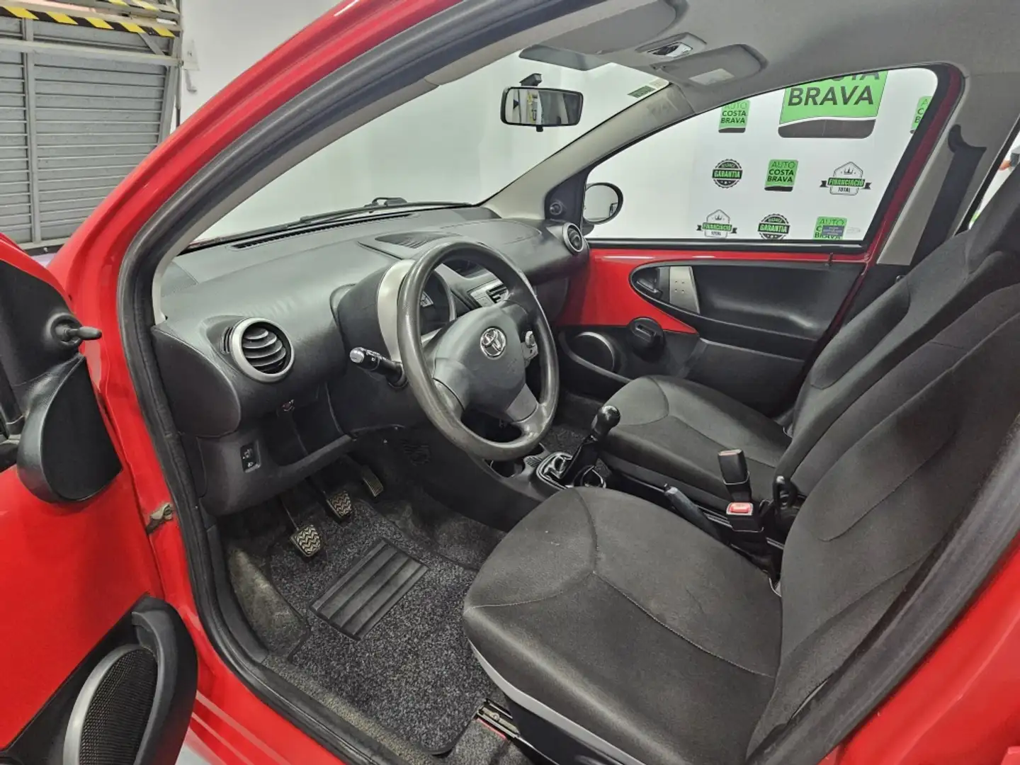 Toyota Aygo 1.0 VVT-i City Rojo - 2