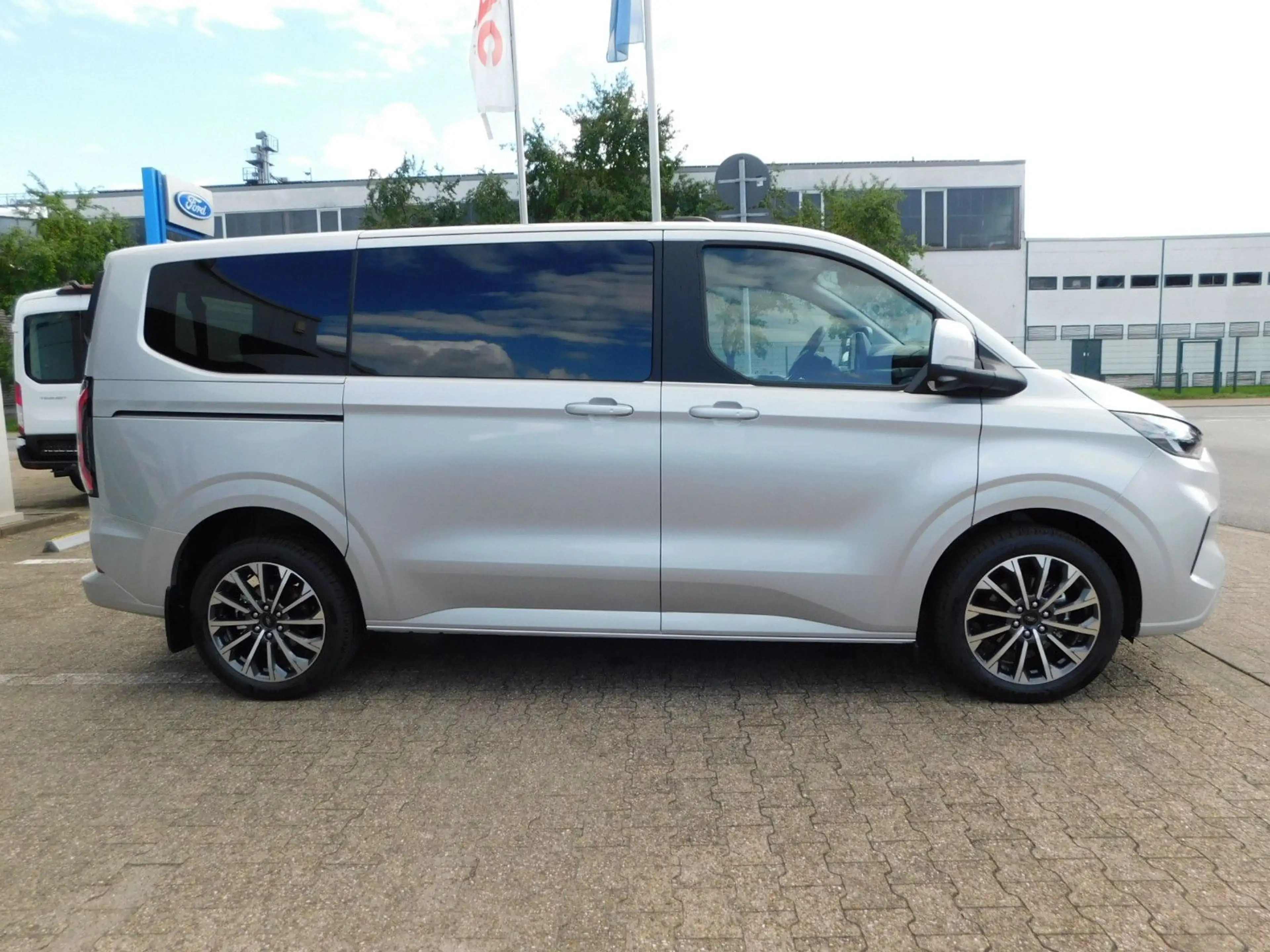 Ford Tourneo Custom 2.0 L1 Autom Titanium X B&O — photo 4