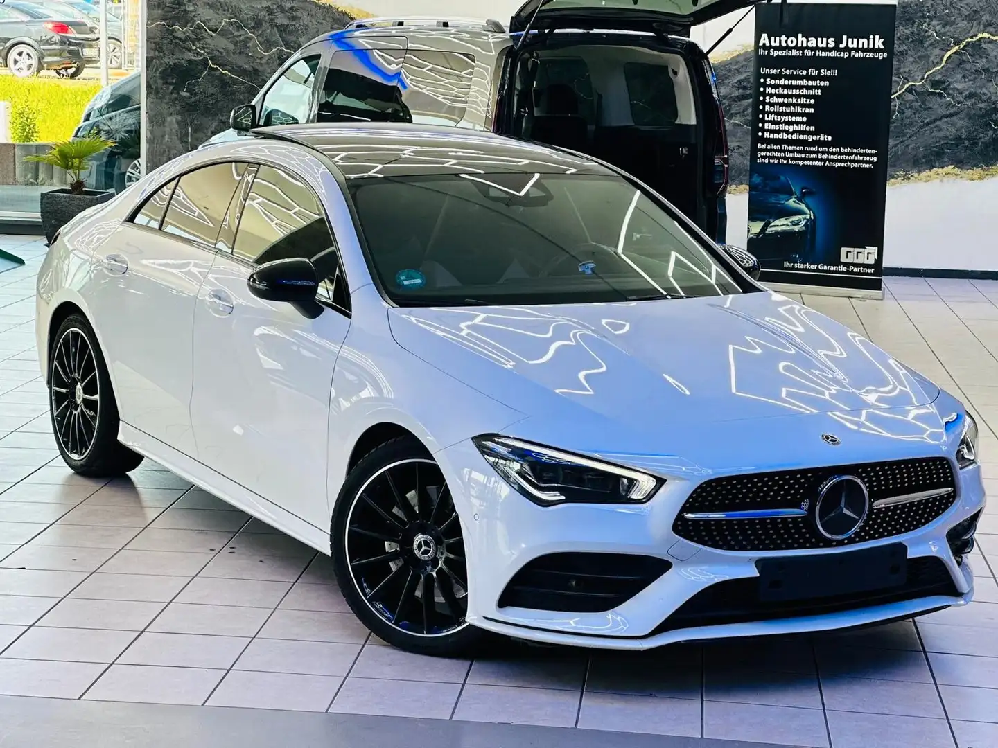 Mercedes-Benz CLA 200 -MBUX-AMG-Panorama-Leder-2-Farbig Weiß - 1