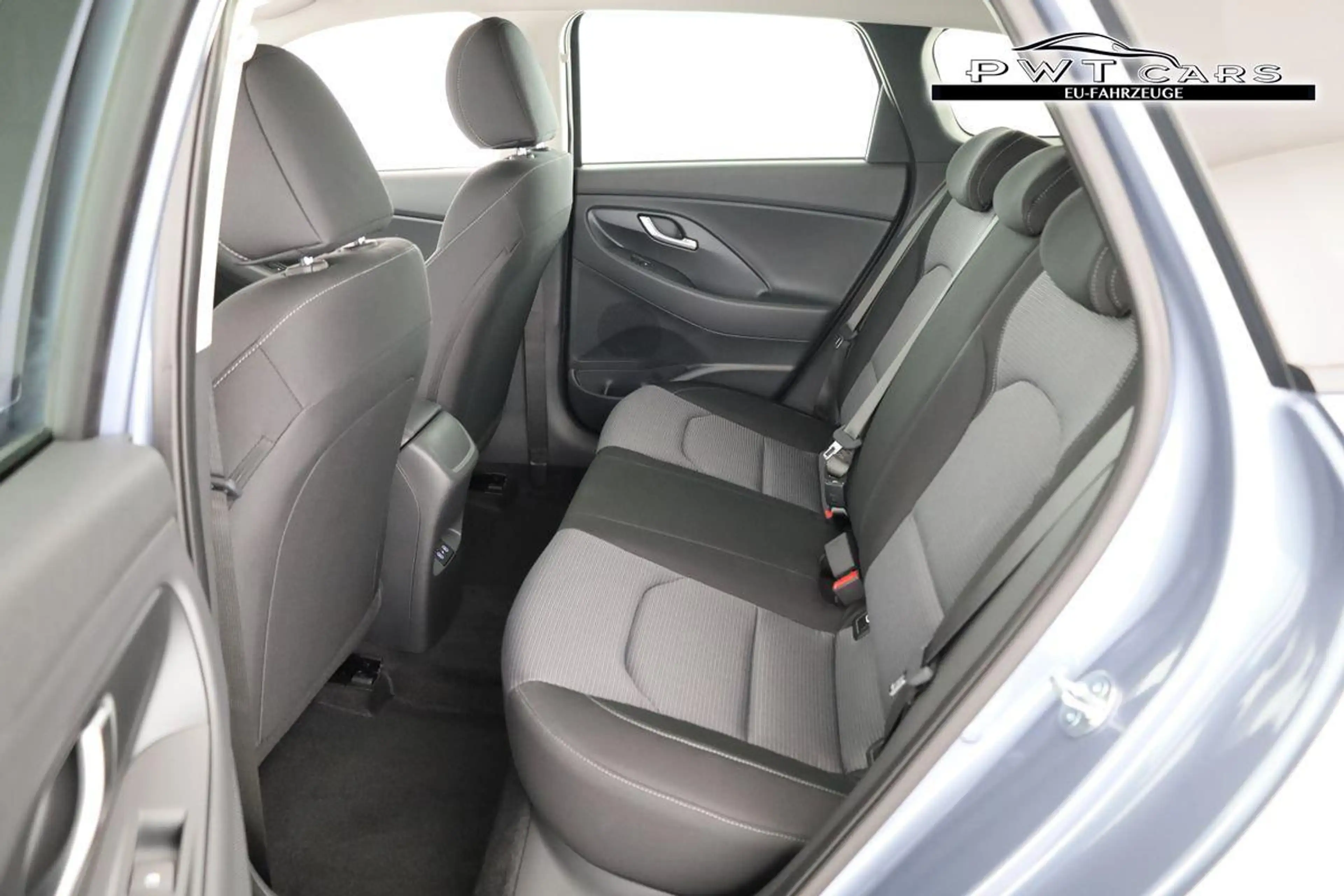 Hyundai i30 Kombi 1.6 T-GDI DCT, Navi, Kamera, 16-Zoll, 5 J... — photo 11