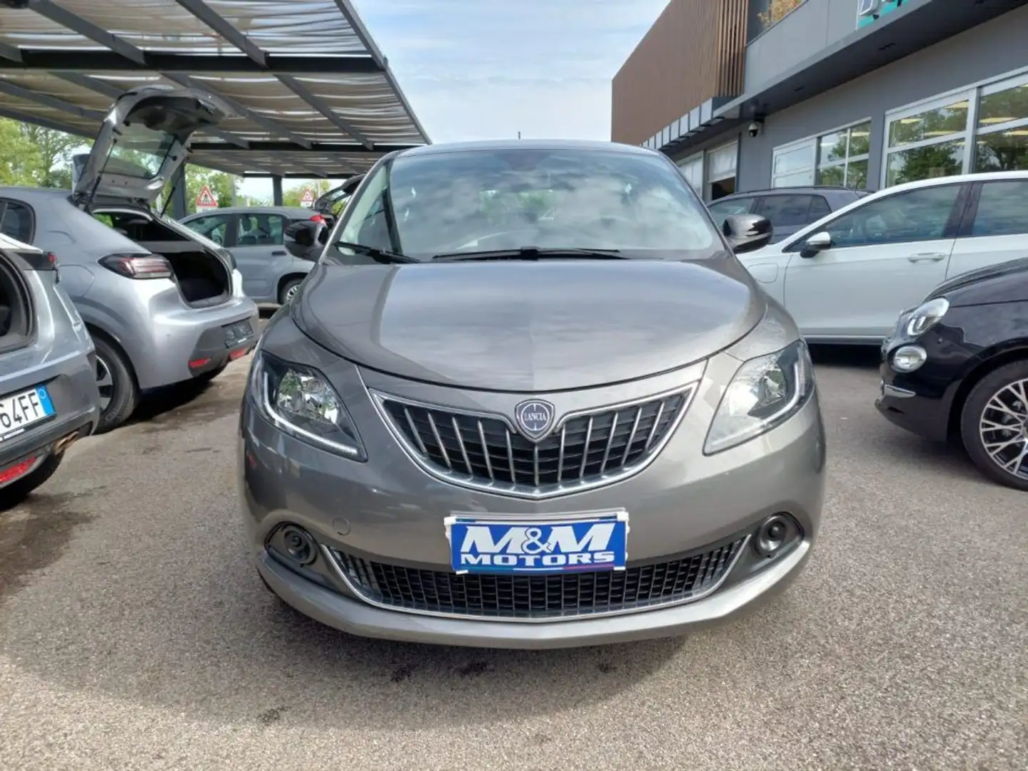 Lancia Ypsilon 1.0 FireFly 5P S&S Hybrid GOLD Grau - 2