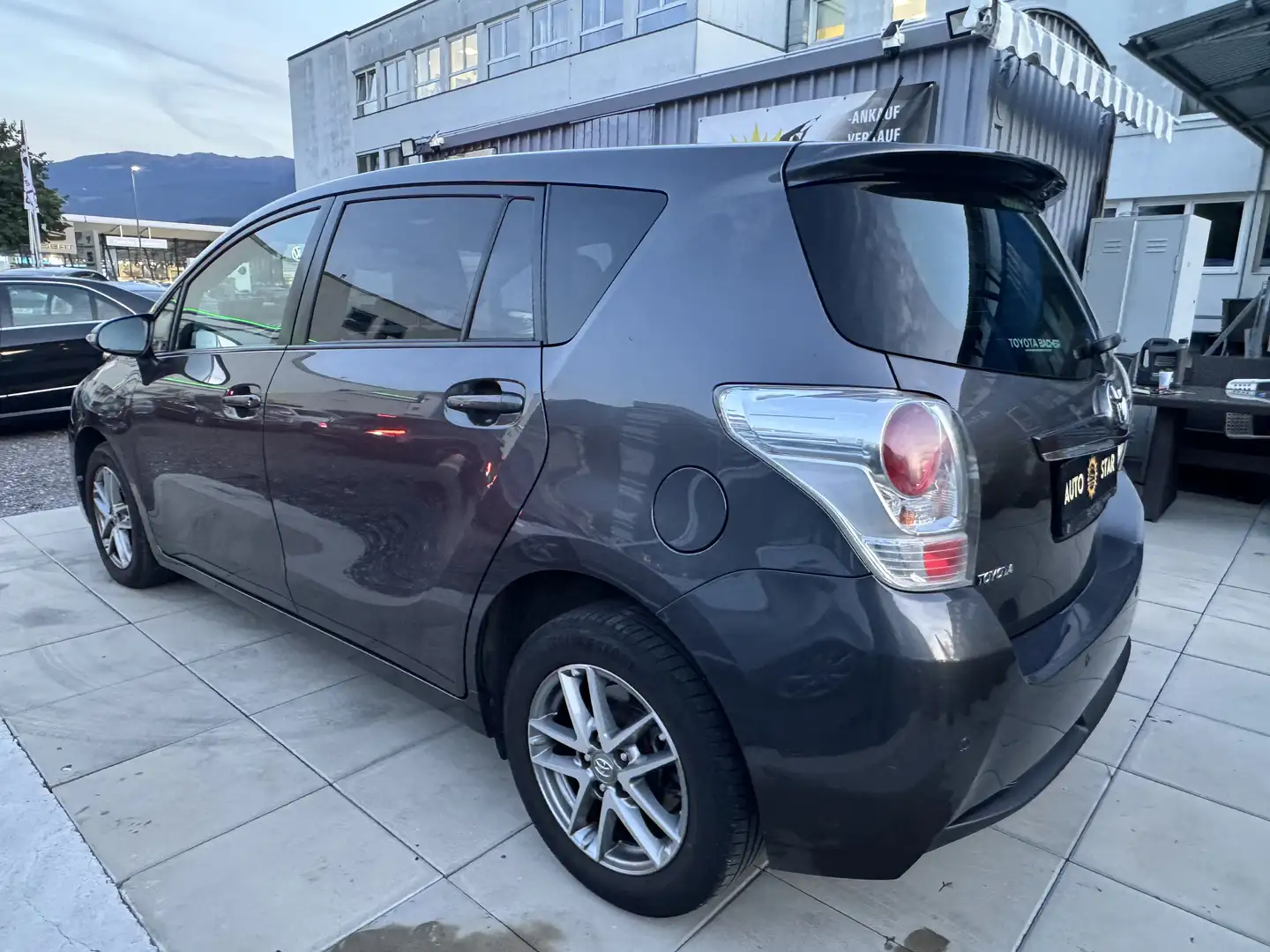 Toyota Verso Basis Grau - 2