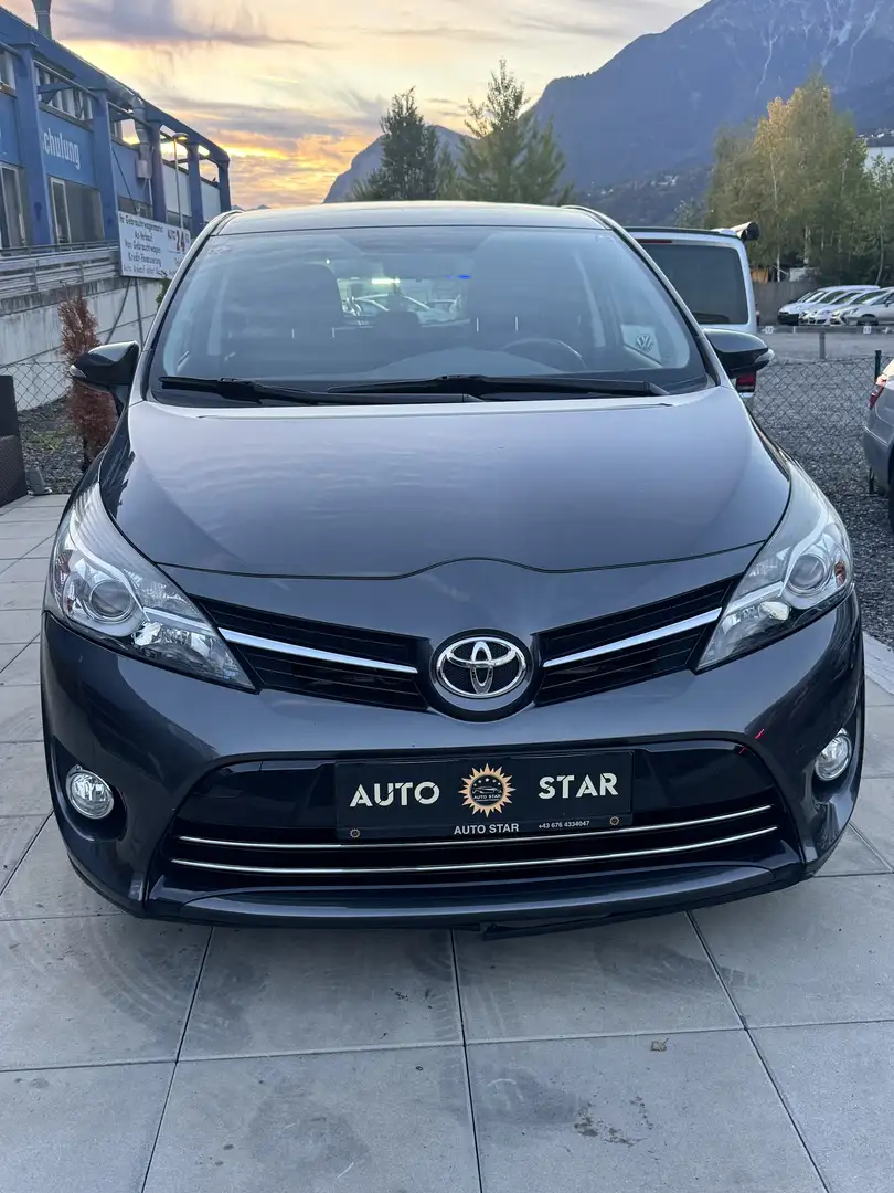 Toyota Verso Basis Grau - 1