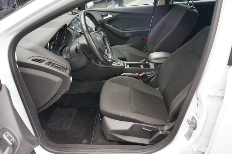 Ford Focus 1.0 Automaat, PDC, Navi, Winter pakket, Airco, Tre — photo 24