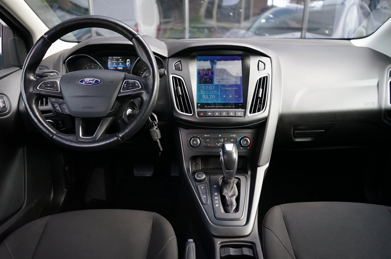 Ford Focus 1.0 Automaat, PDC, Navi, Winter pakket, Airco, Tre — photo 2