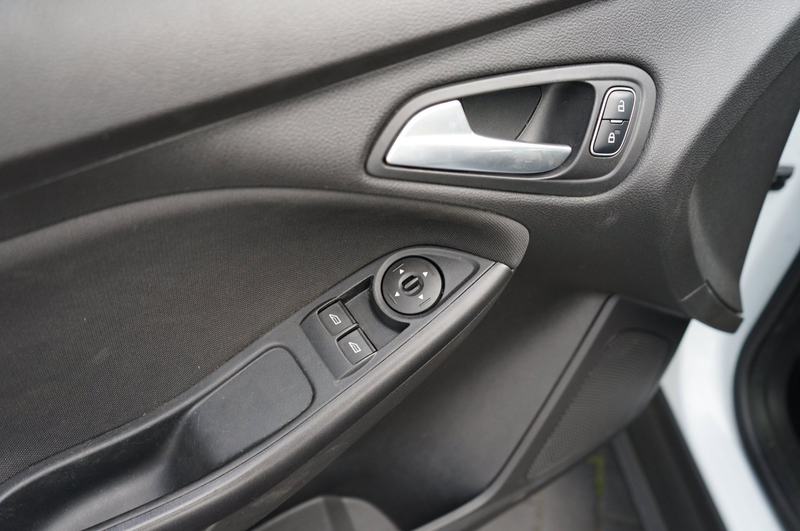Ford Focus 1.0 Automaat, PDC, Navi, Winter pakket, Airco, Tre — photo 12